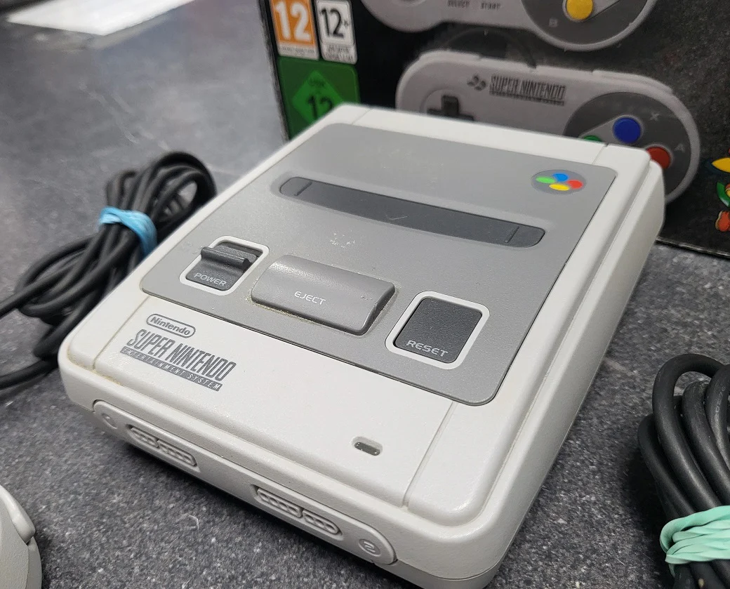 Nintendo Classic Mini Super NES (w/ 2x Controllers), Boxed - Image 2