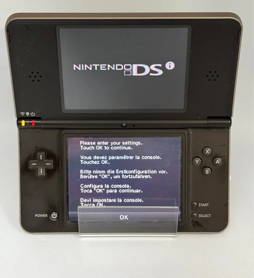NINTENDO DSI XL CONSOLE, DARK BROWN, DOES HAVE SLIGHT COSMETIC DAMAGE - Image 2