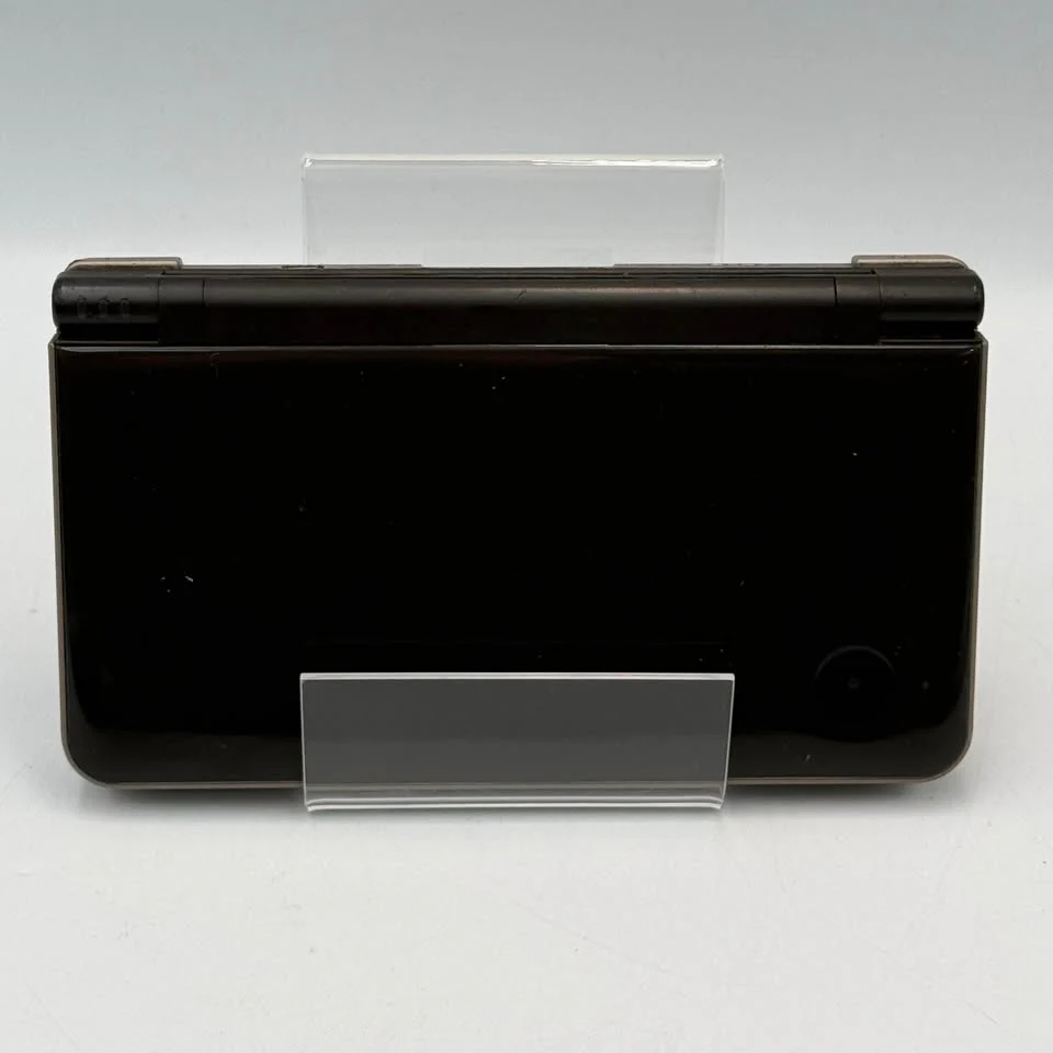 NINTENDO DSI XL CONSOLE, DARK BROWN, DOES HAVE SLIGHT COSMETIC DAMAGE - Image 3