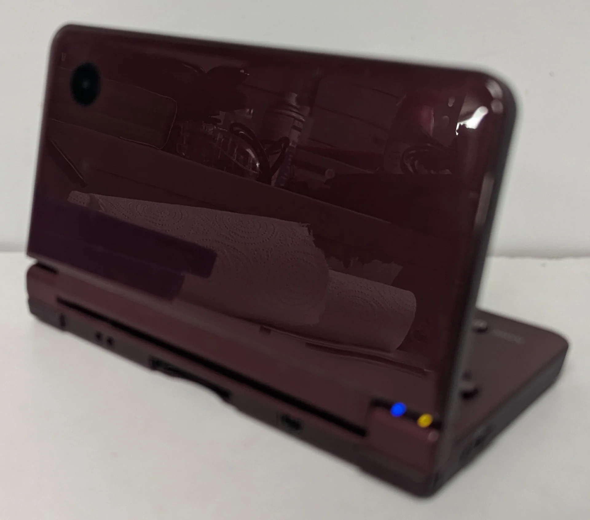 Nintendo DSi XL Wine Red Console & 3 games (1 Unboxed) - Image 4