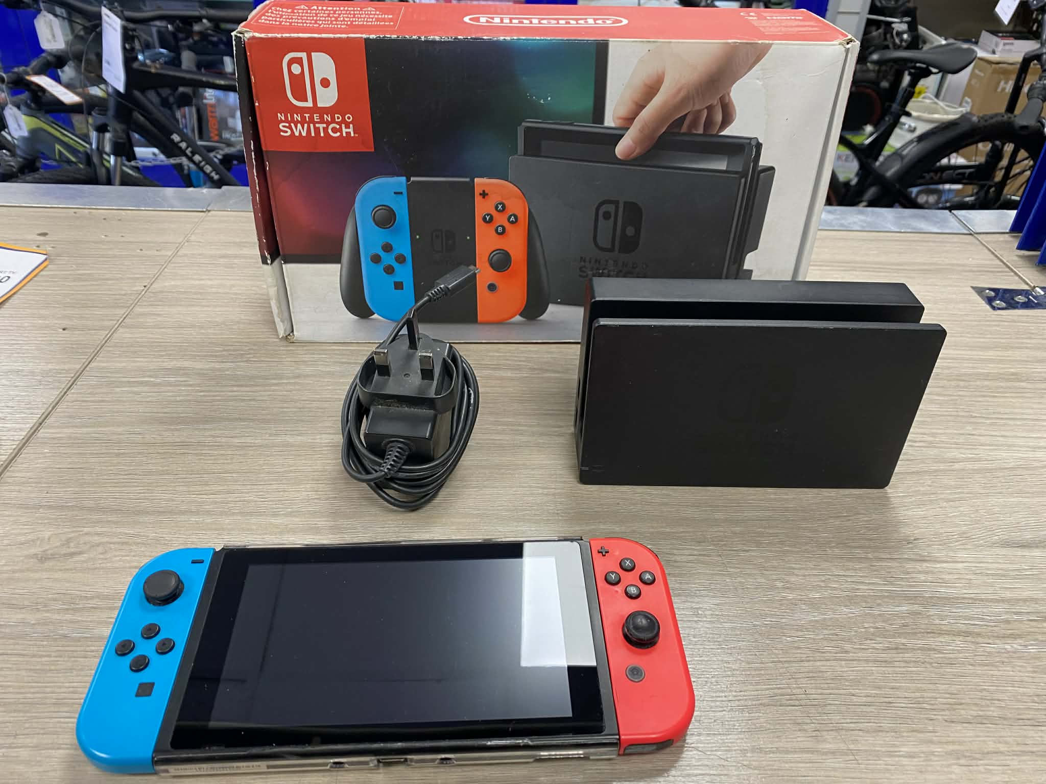 Nintendo switch boxed - Image 4