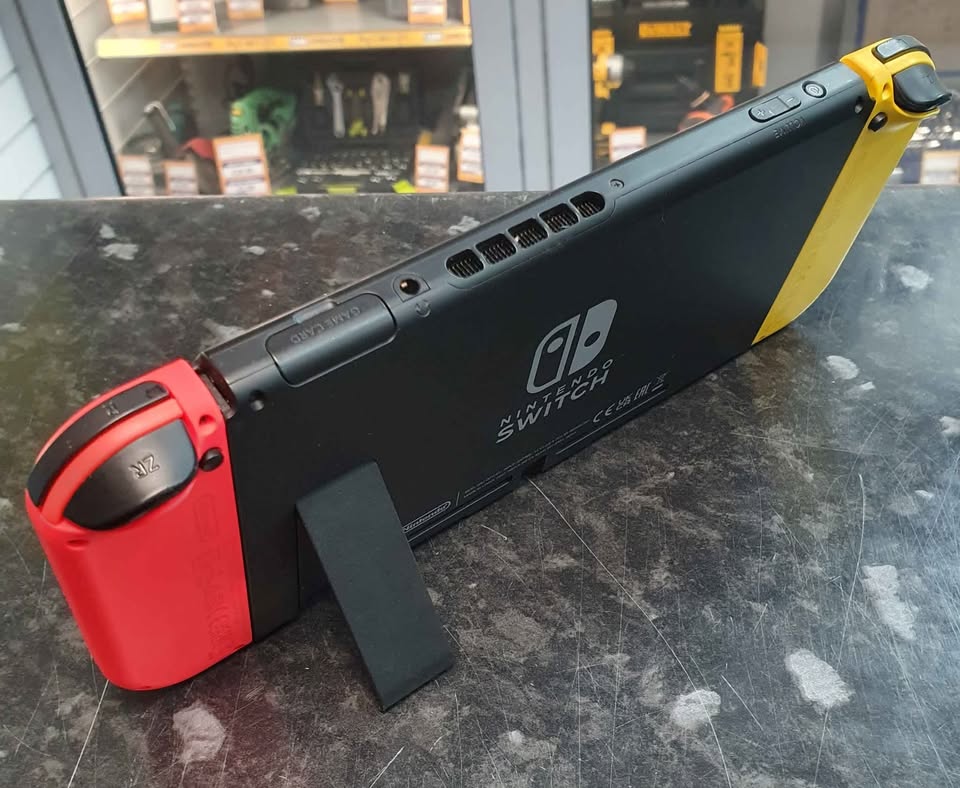 Nintendo Switch Console, 32GB HAC-001(01) + Neon Yellow/Orange Joy-Con - Image 4
