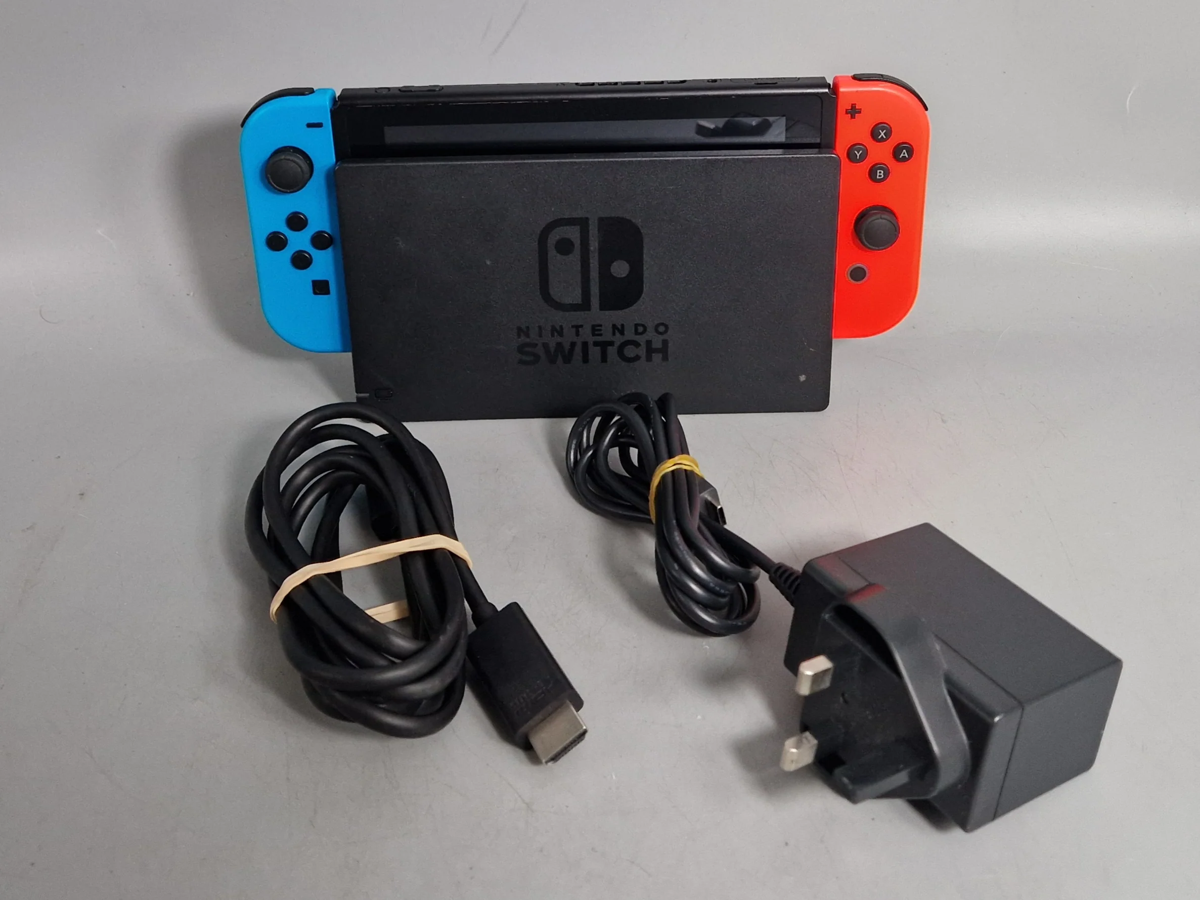Nintendo Switch Console, 32GB + Neon Red/Blue Joy-Con, Unboxed (other barcode 8633) - Image 4