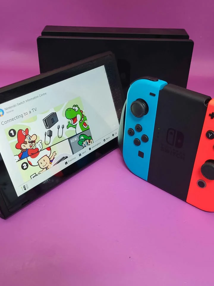 Nintendo Switch console 32GB + Neon Red/Blue Joy-Cons, Dock And Comfort Grip - Image 3