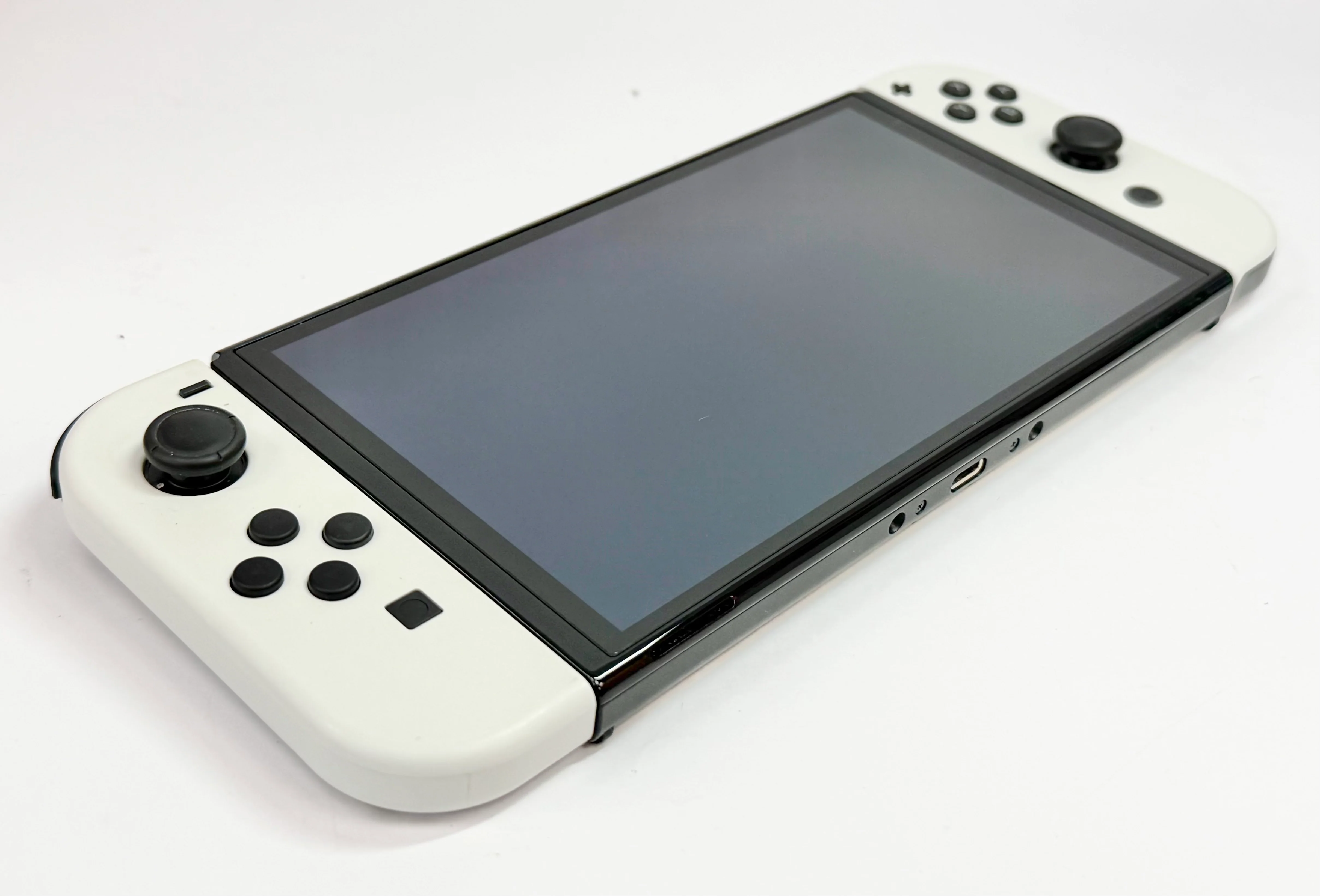Nintendo Switch Console, 64GB OLED + White Joy-Con, Unboxed with The Legends of Zelda Tears of Kingdom - Image 3