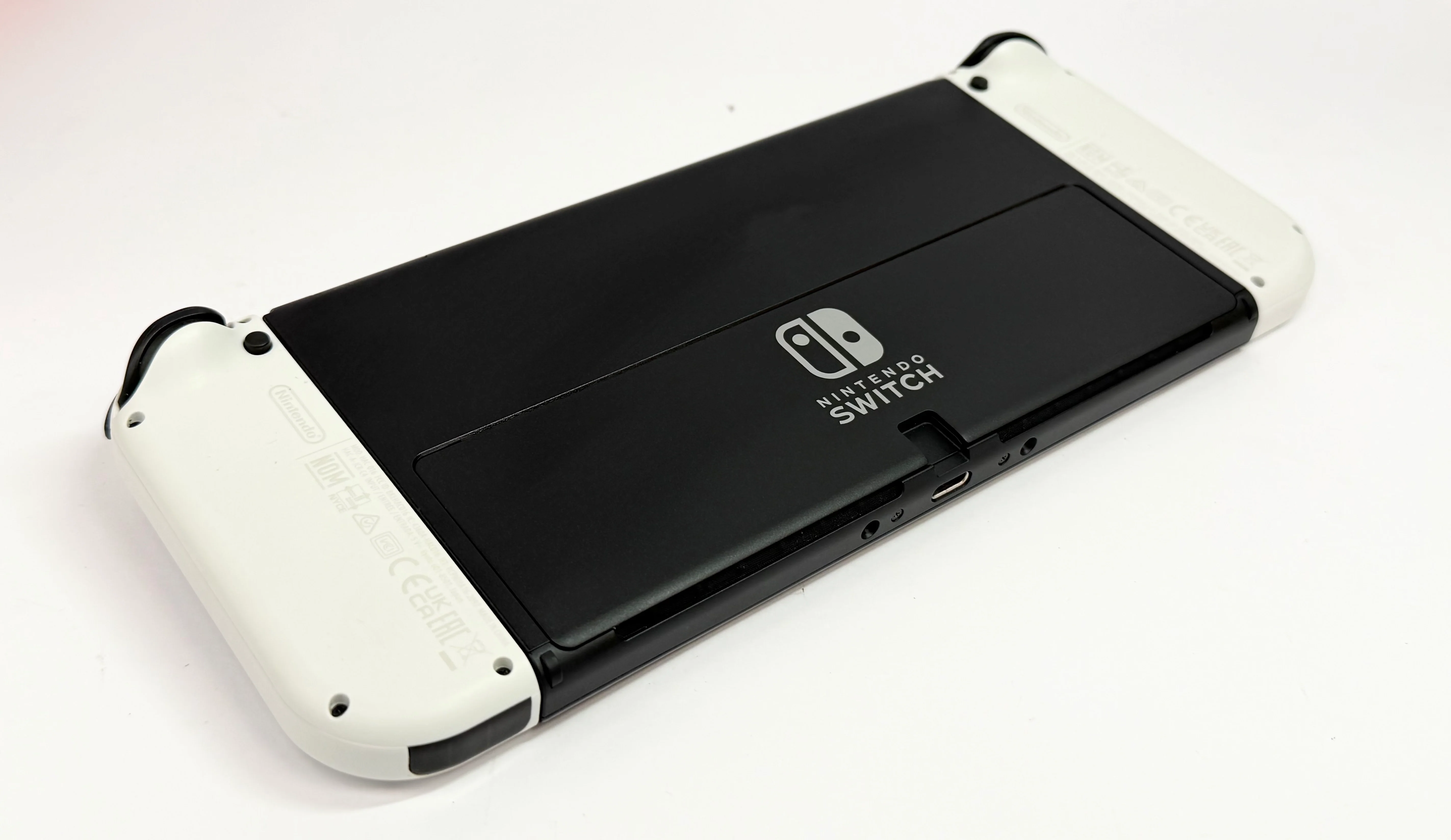 Nintendo Switch Console, 64GB OLED + White Joy-Con, Unboxed with The Legends of Zelda Tears of Kingdom - Image 4