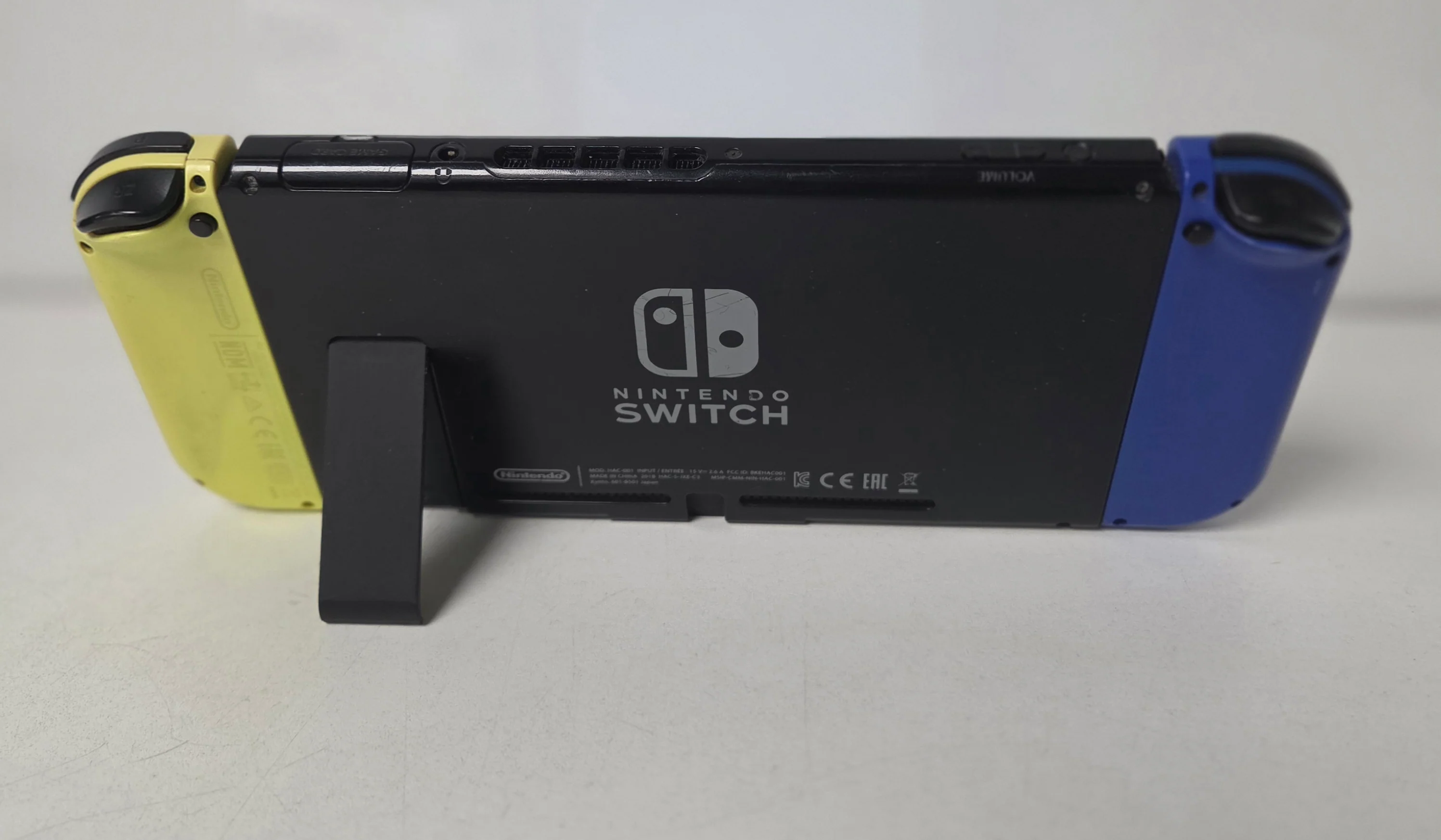Nintendo Switch Console With Yellow/Blue Joy-Cons & 1 Game - Image 3