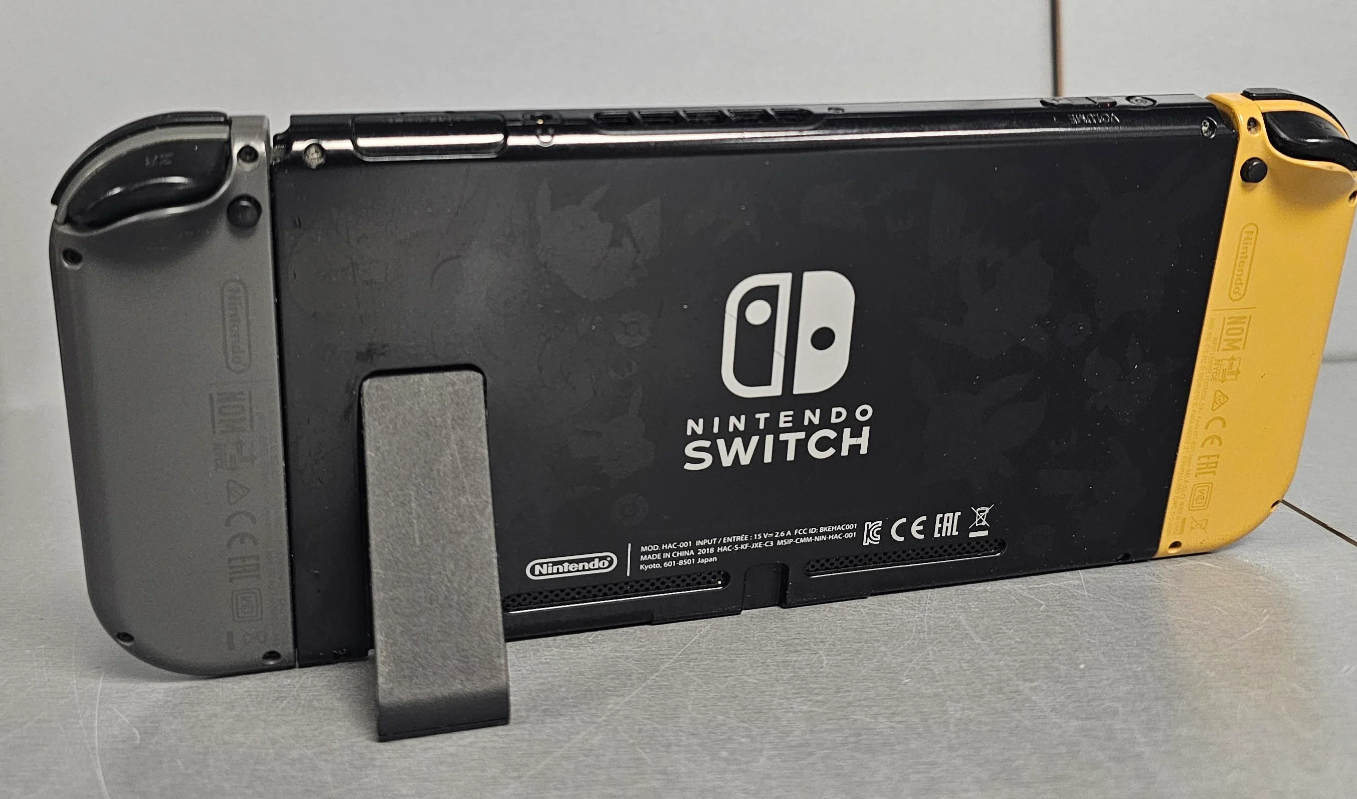 Nintendo Switch HW Let's Go Pikachu Limited Edition Bundle (Nintendo Switch) - Image 3
