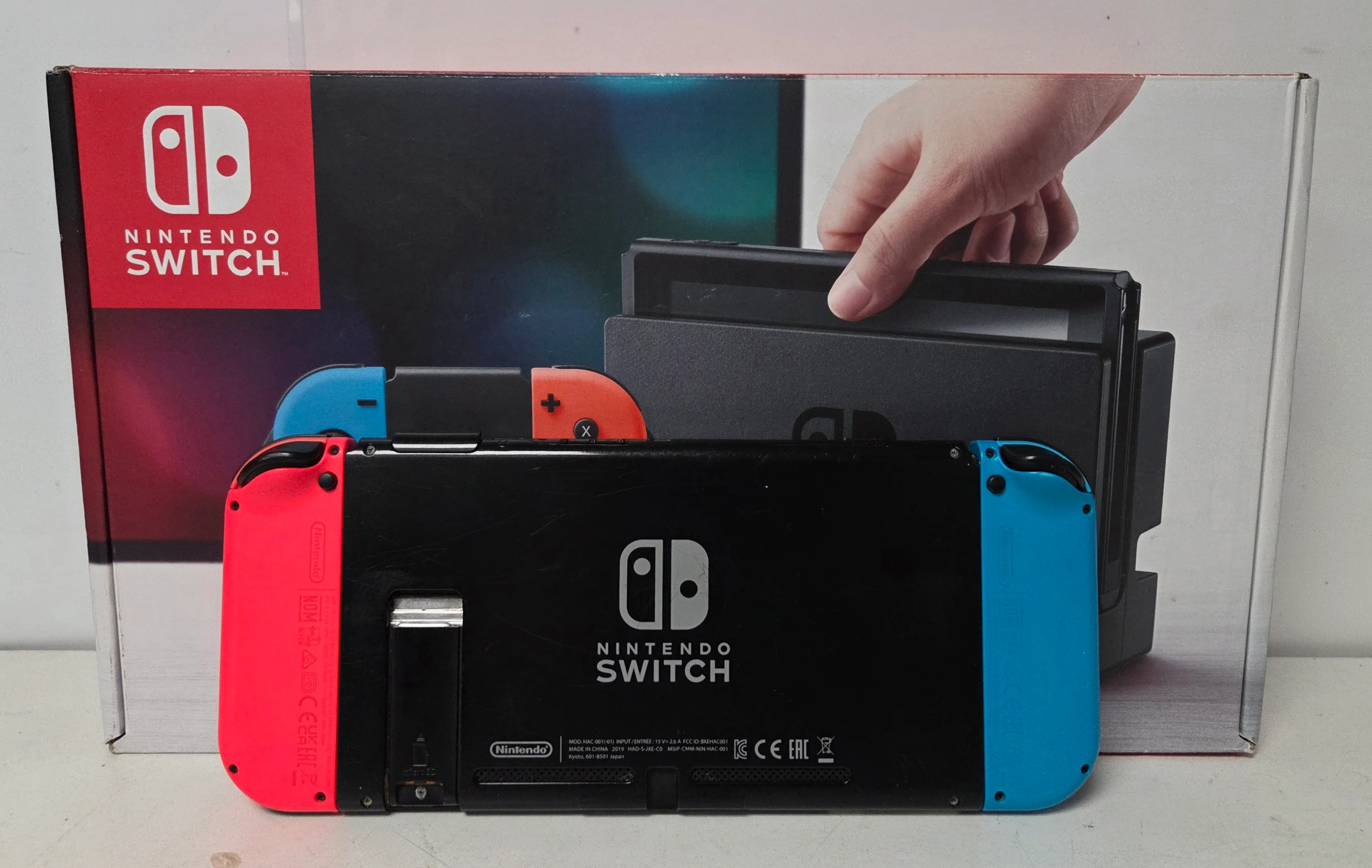 Nintendo Switch Neon Red/Blue Console & 1 Game - Image 4