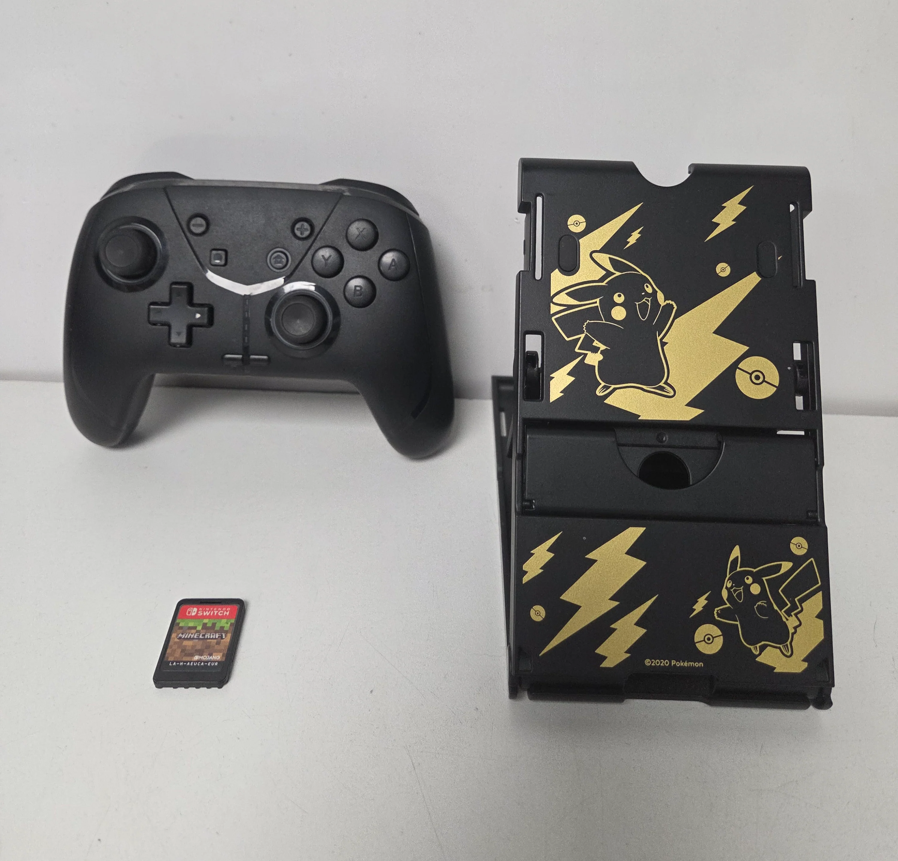 Nintendo Switch Blue & Black Controllers with Minecraft unboxed game, 128gb Memory Card & Game Controller - Image 3