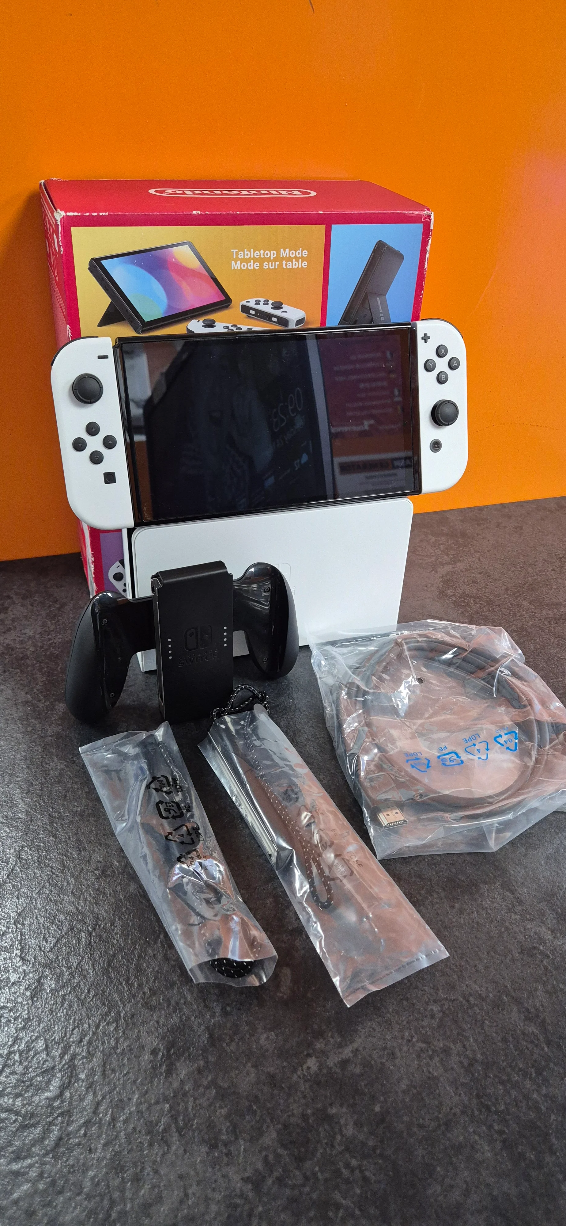 NINTENDO Switch OLED Boxed - Image 2