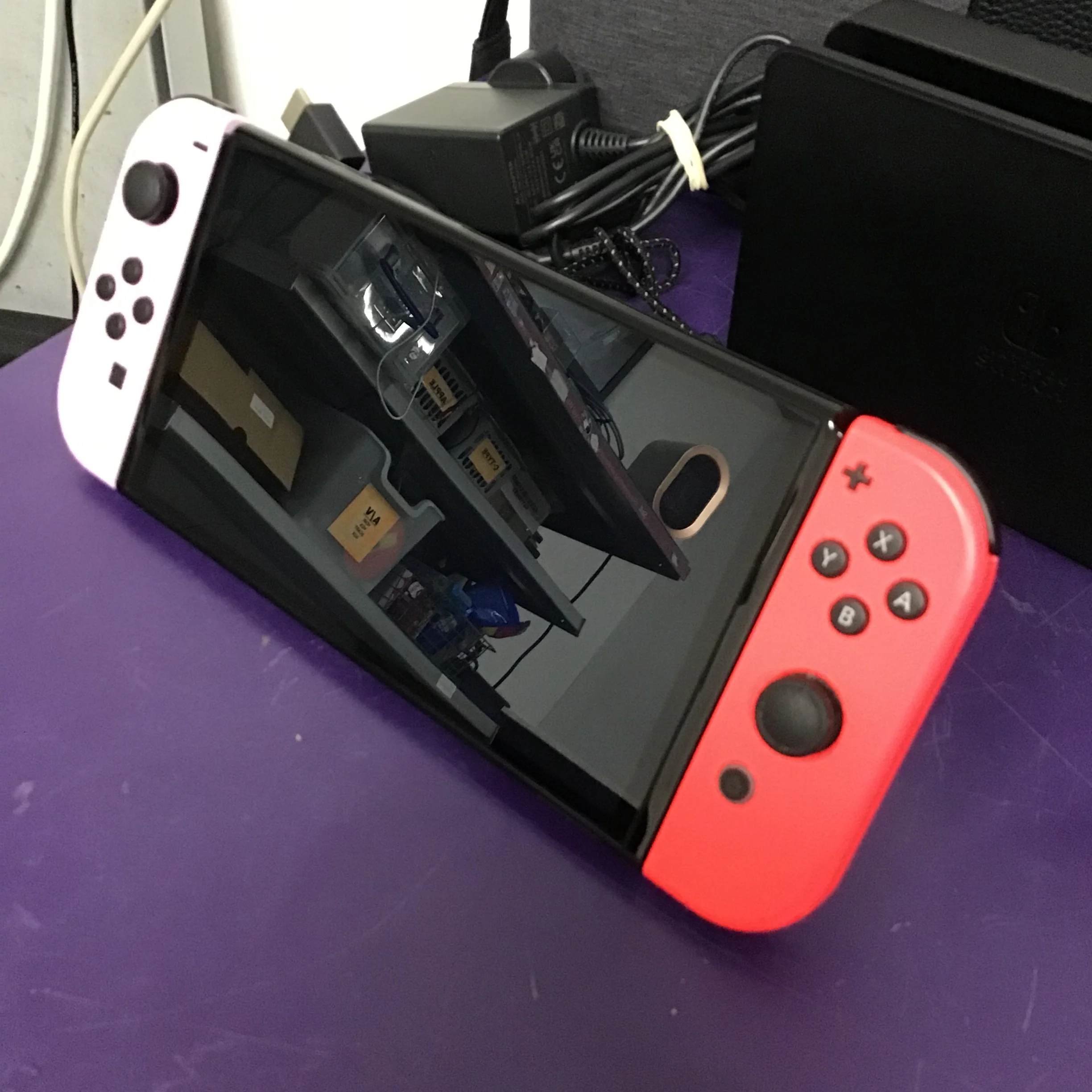 Nintendo Switch OLED - Red and Pastille pink Joy-Con - Image 3