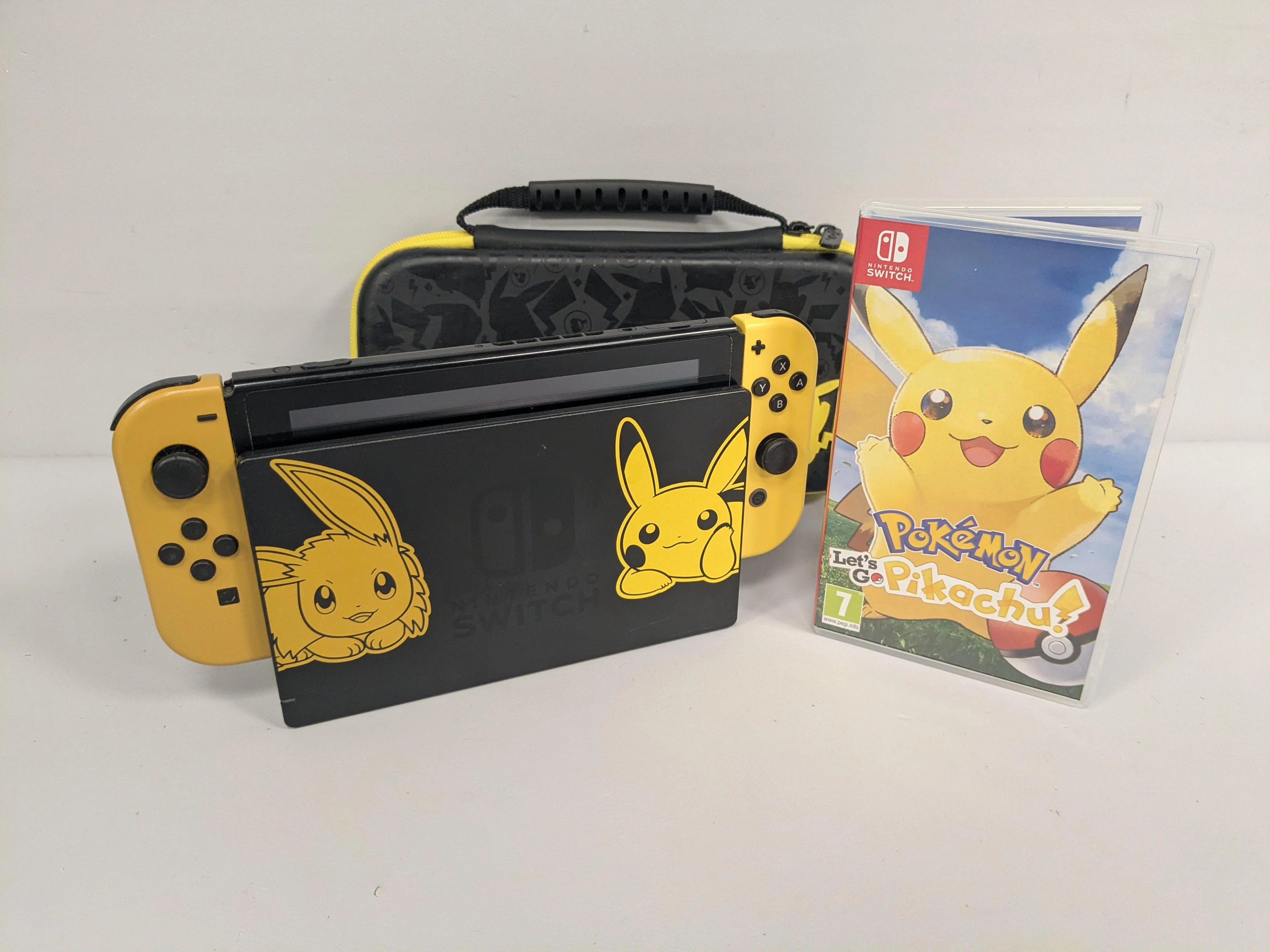 Nintendo Switch Pikachu & Eevee Edition Package - Image 2