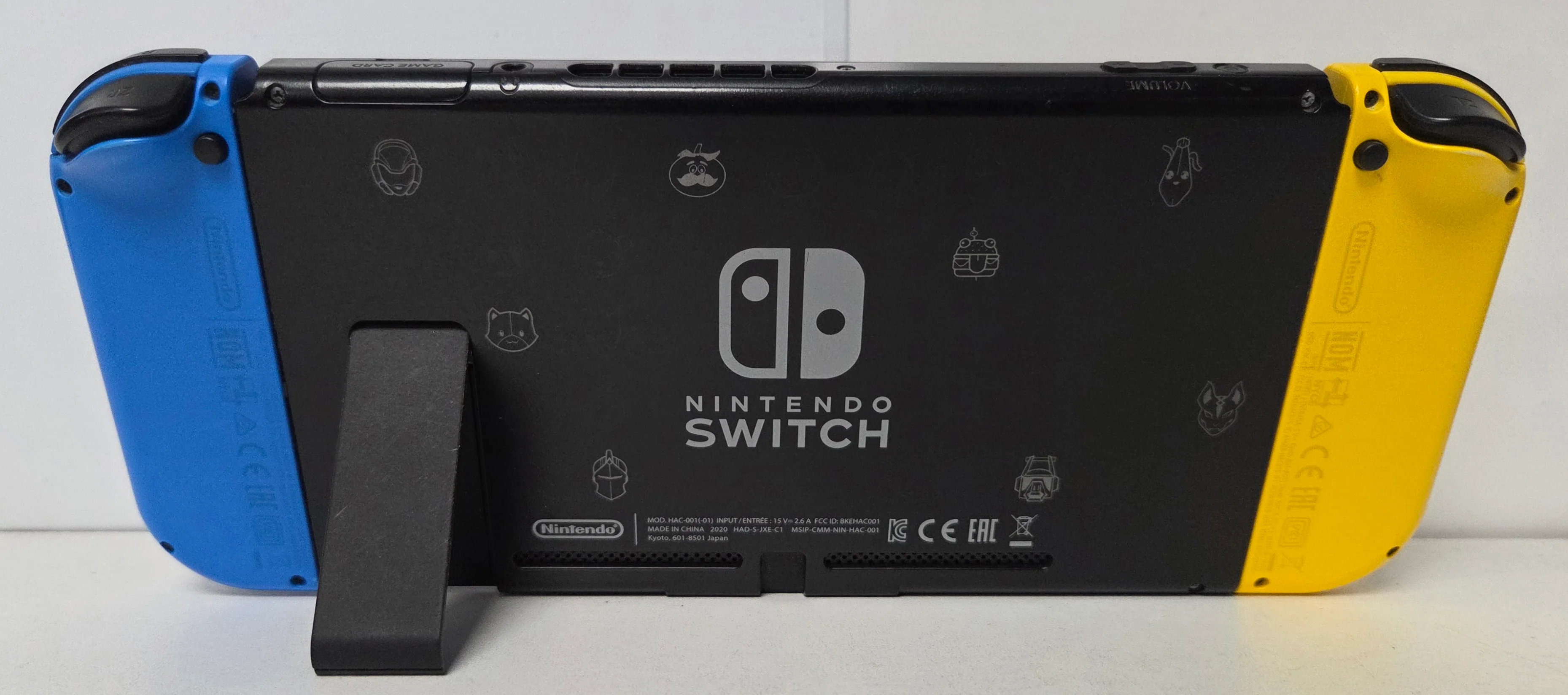 Nintendo Switch Yellow/Blue Console & 2 Games (1Unboxed) - Image 4