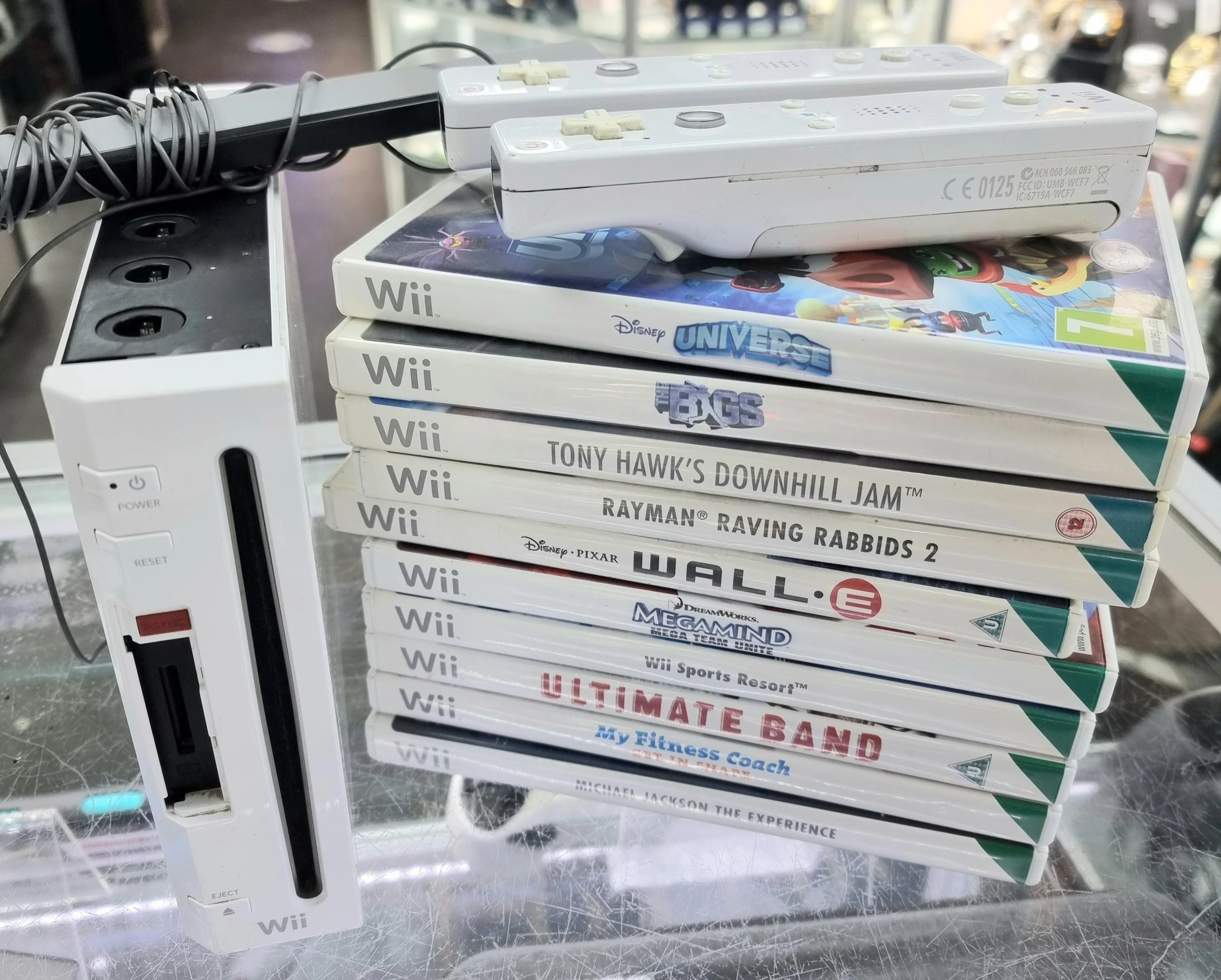 Nintendo Wii Bundle - Console and 10 Games - Image 2