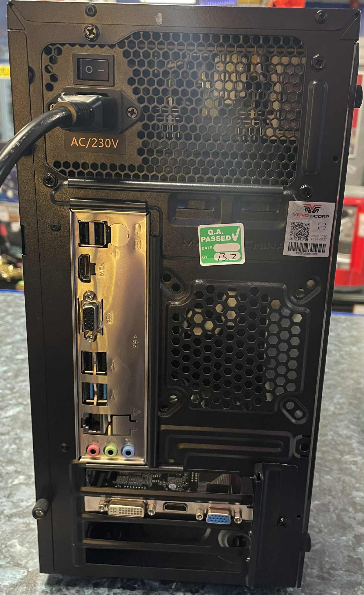 Nova Veno Scorp gaming laptop - Image 3