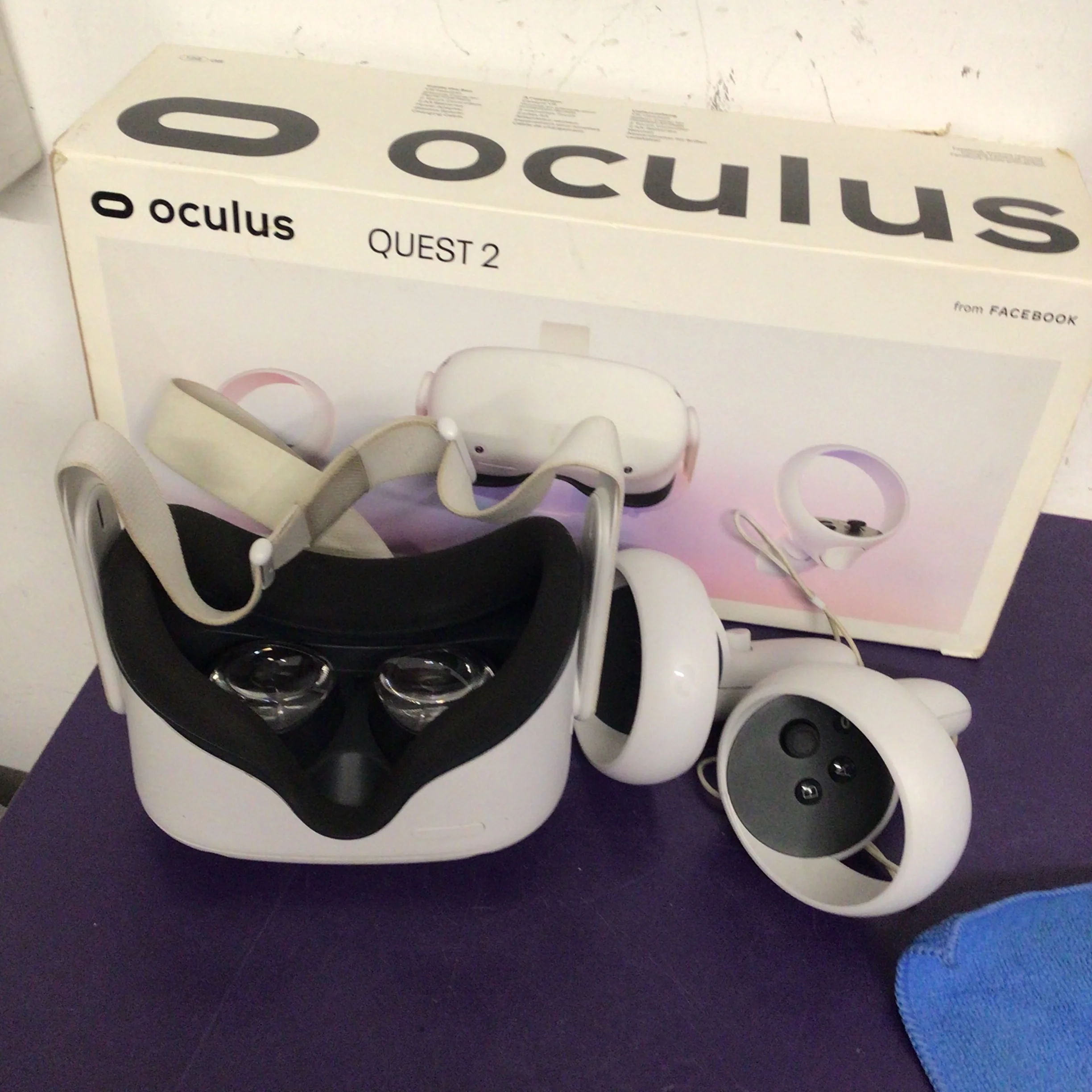 Oculus Quest 2 128GB Virtual Reality Headset - Image 2