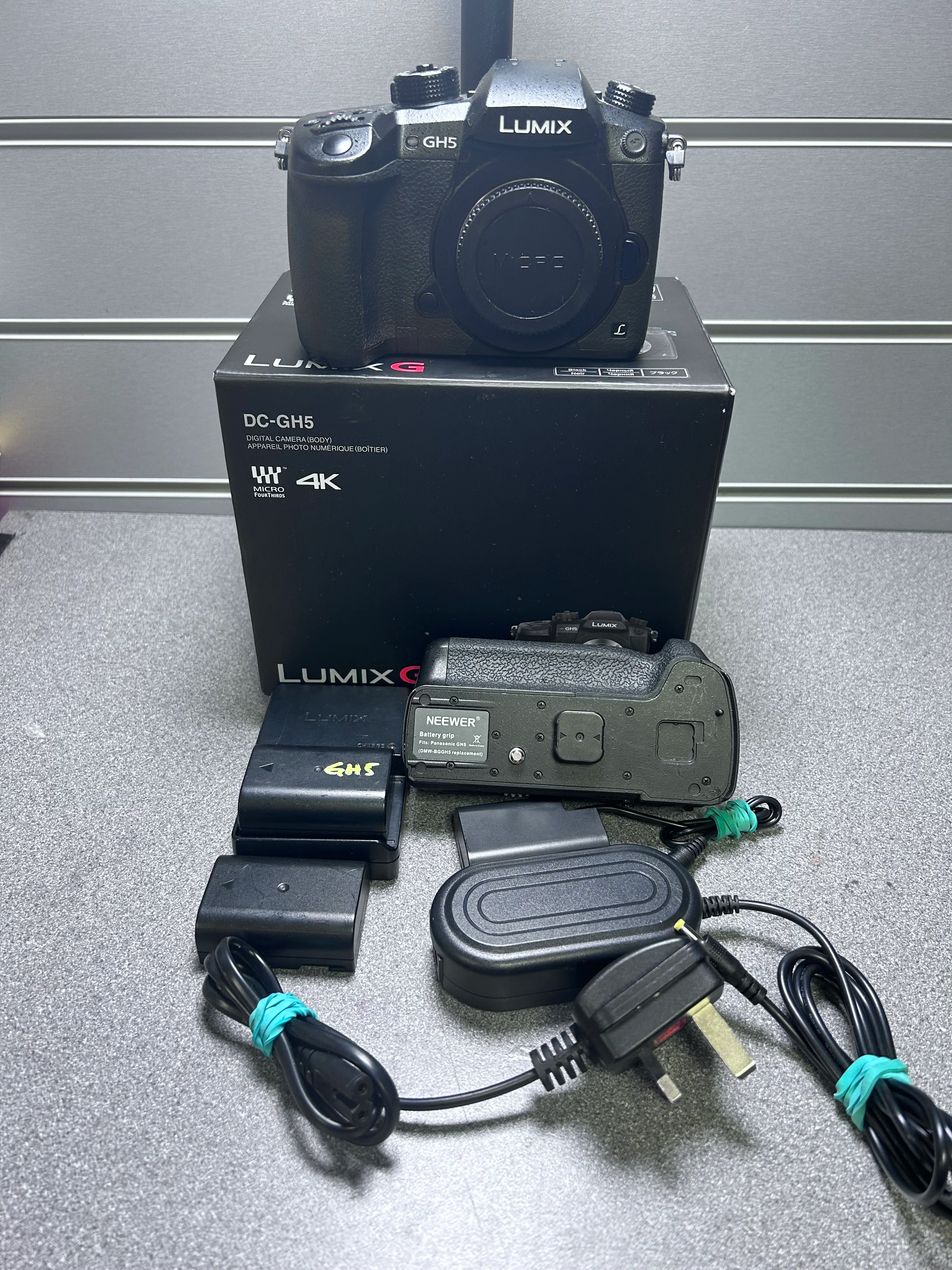 Panasonic LUMIX GH5 4K Mirrorless Camera - Image 4