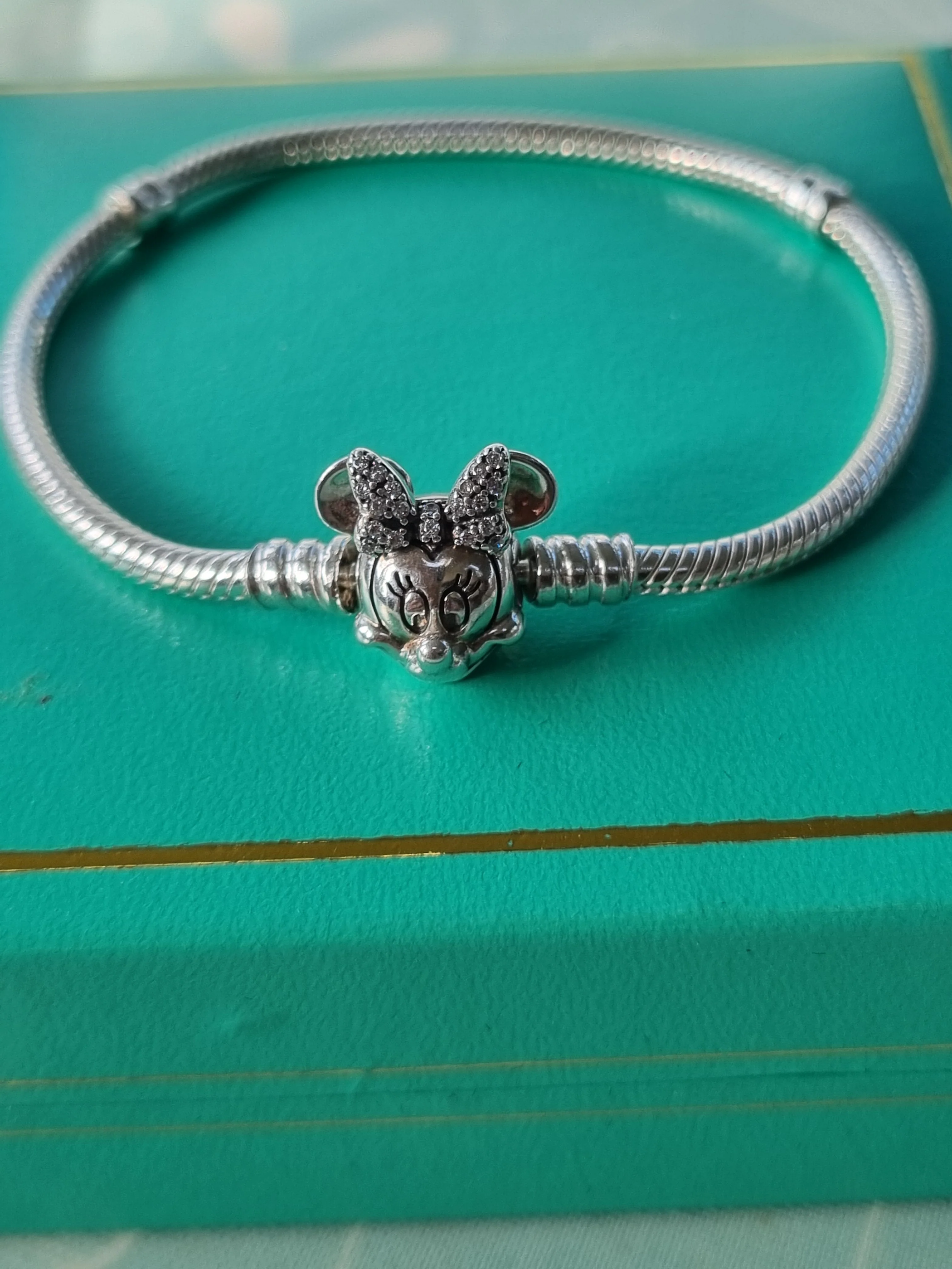 Pandora Moments Disney Shimmering Minnie Mouse Bracelet 17cm - Image 3