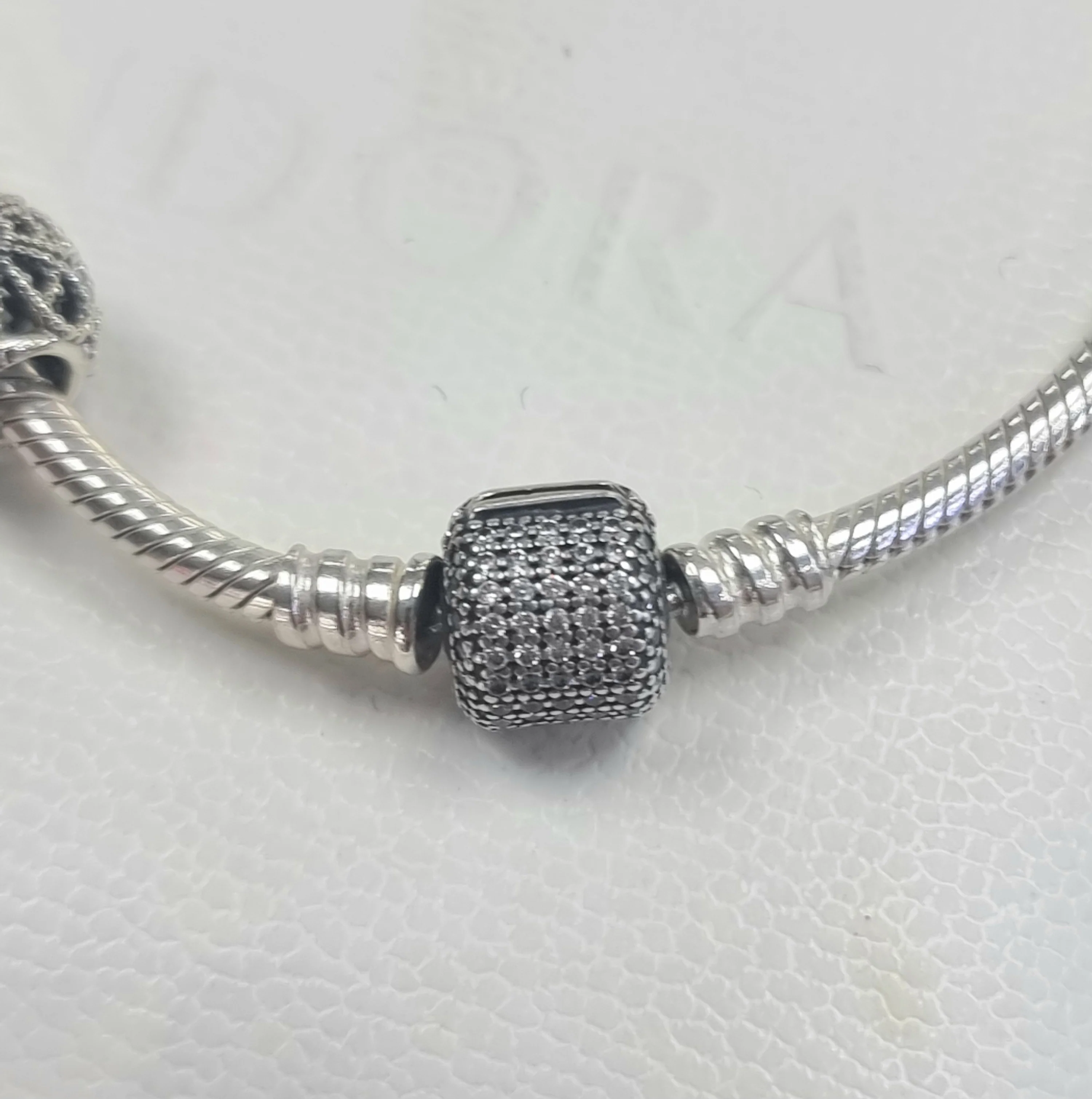 Pandora Moments Sparkling Bracelet with Charm 18cm - Image 3