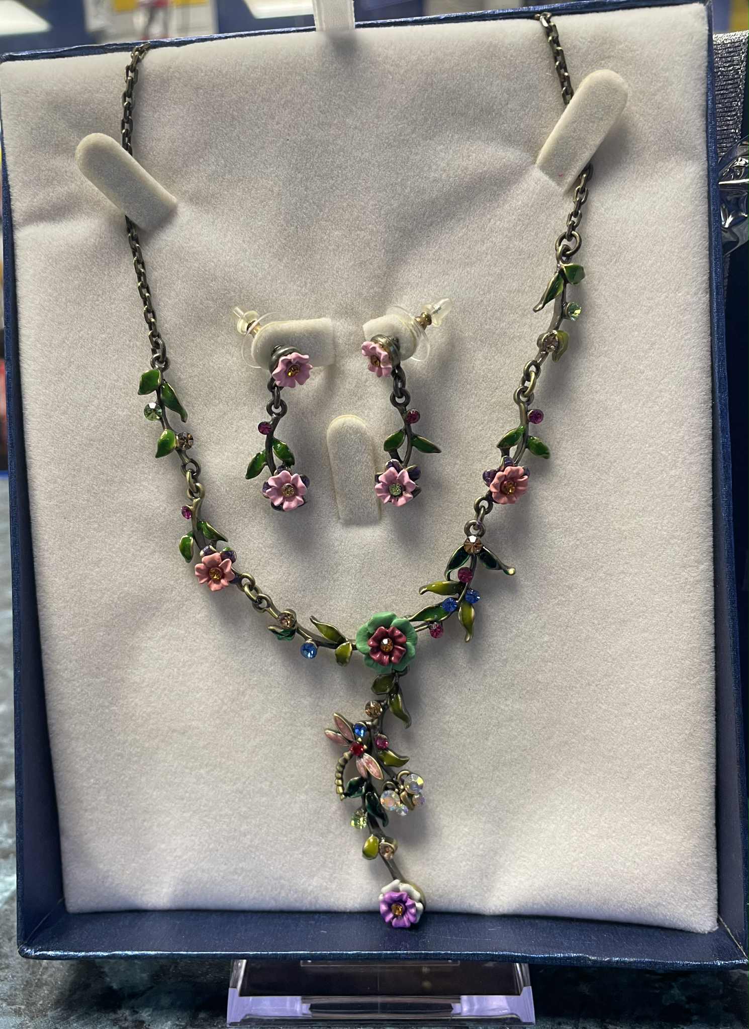 Perla Oriental Flower Necklace set with earrings - Image 2