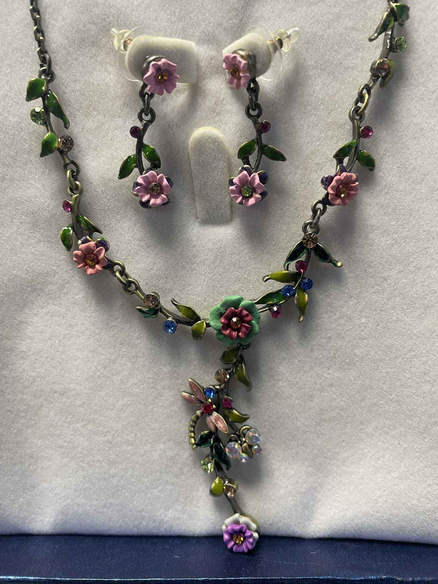 Perla Oriental Flower Necklace set with earrings - Image 3