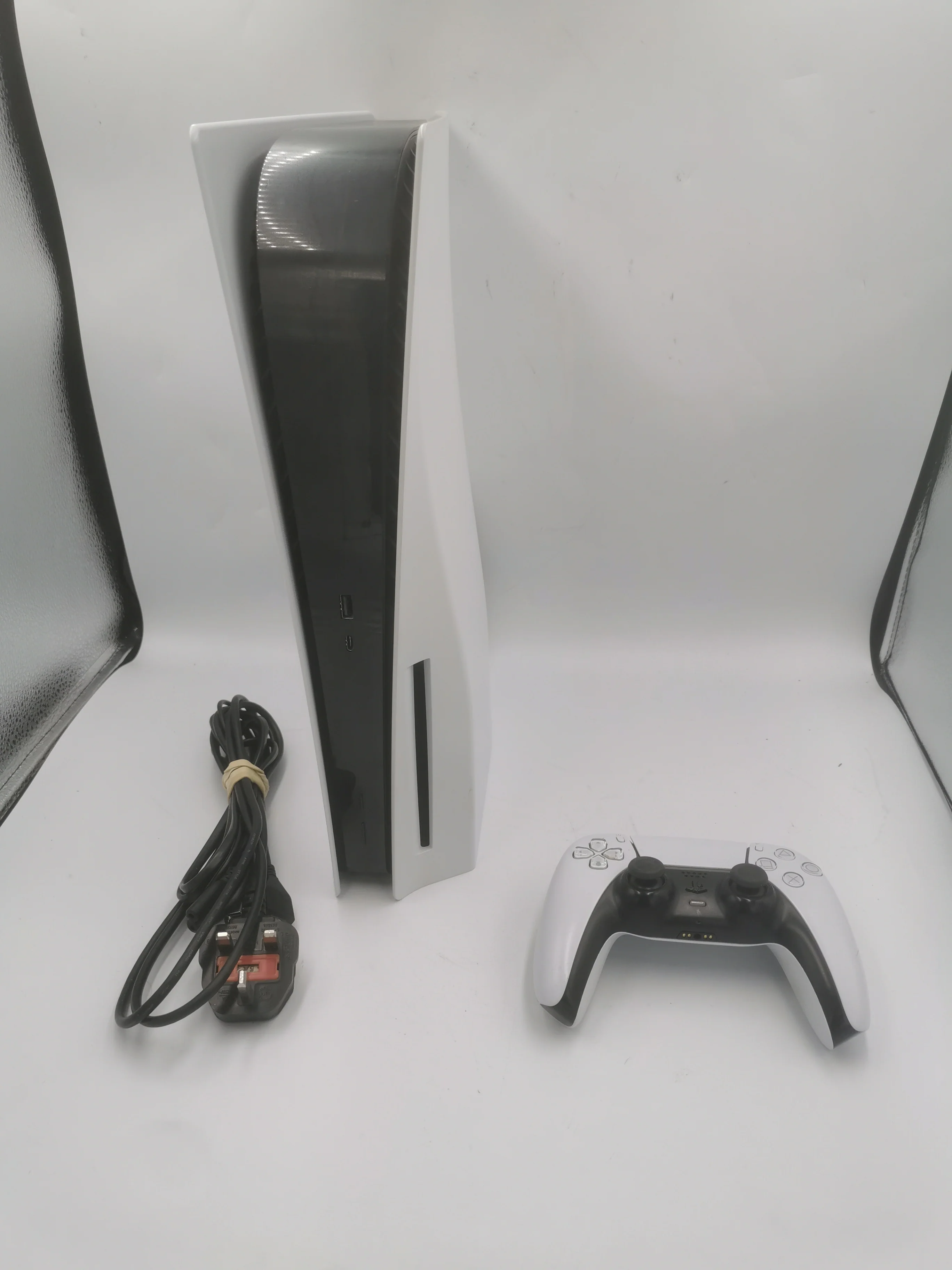Playstation 5 Console, 825GB, White, Unboxed with 1 controller and power cable