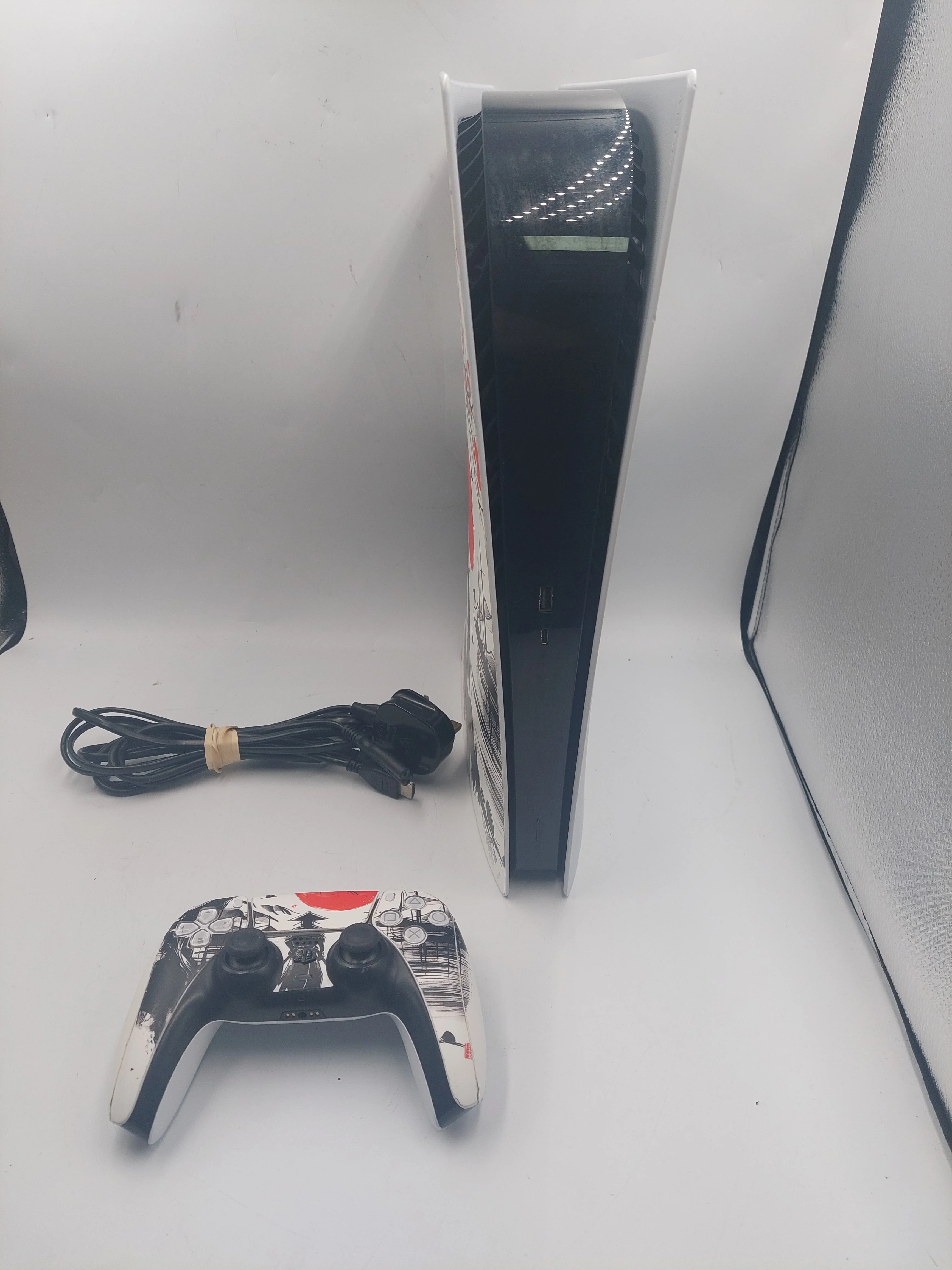 PlayStation 5 Digital Edition Console 825GB White Unboxed with Controller - Image 3