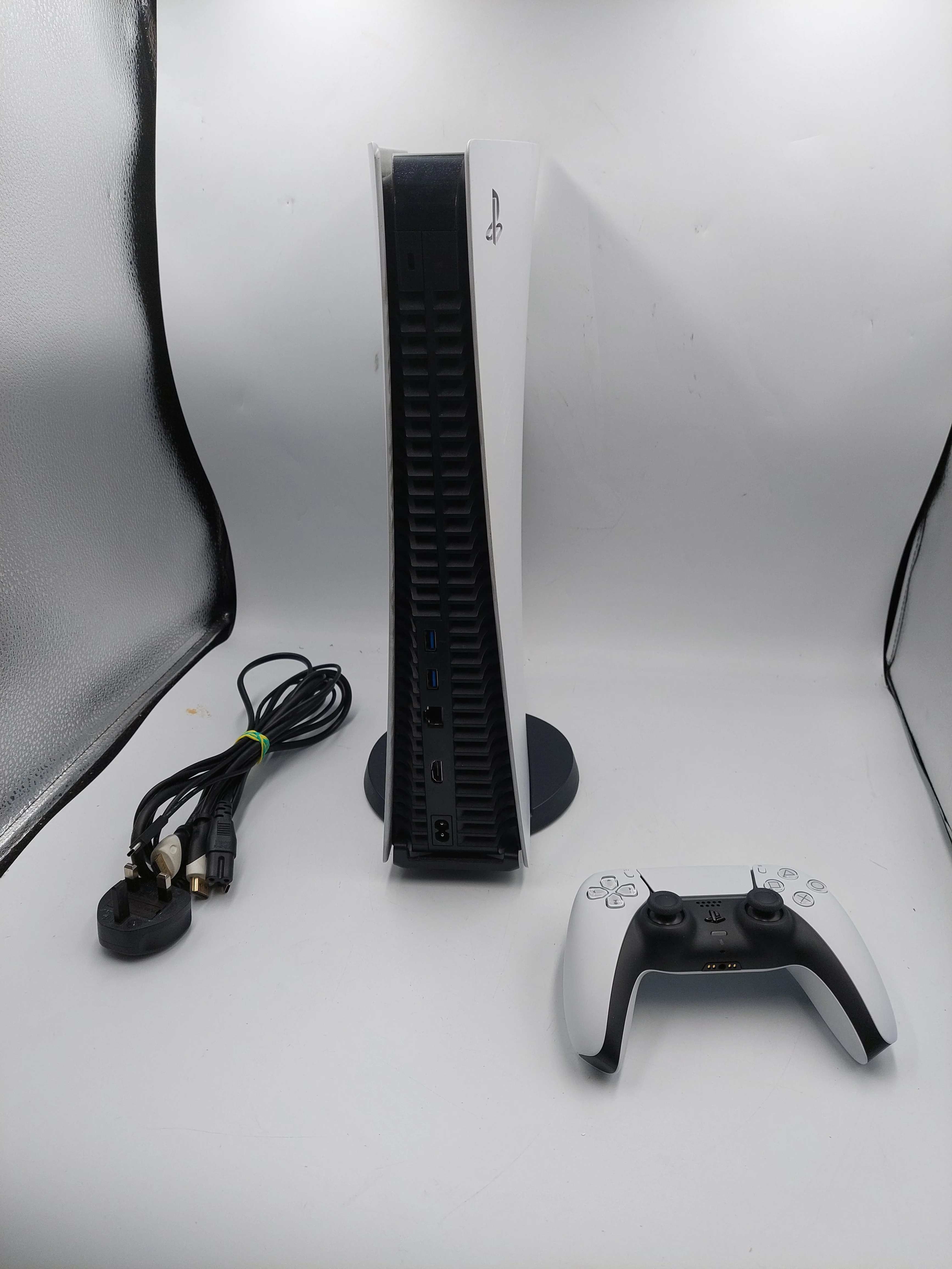 PlayStation 5 digital edition console 825GB White Unboxed with Controller and power cable - Image 4