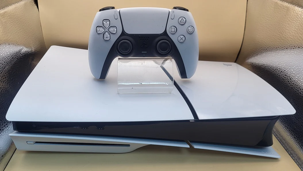 Playstation 5 Slim Console - 1TB - White - With controller