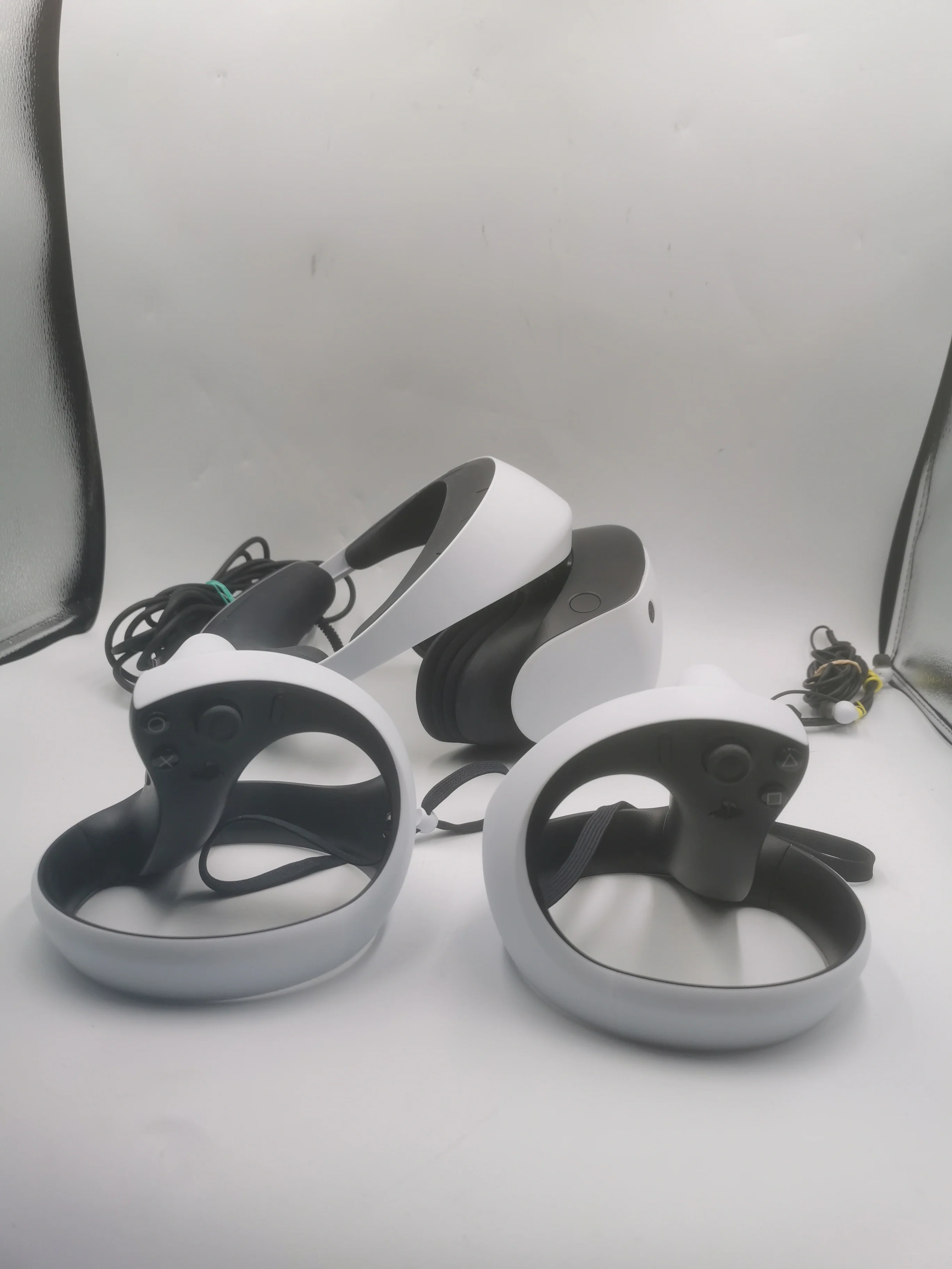 PlayStation VR2 Headset w/Sense Controllers (No Game), boxed - Image 2