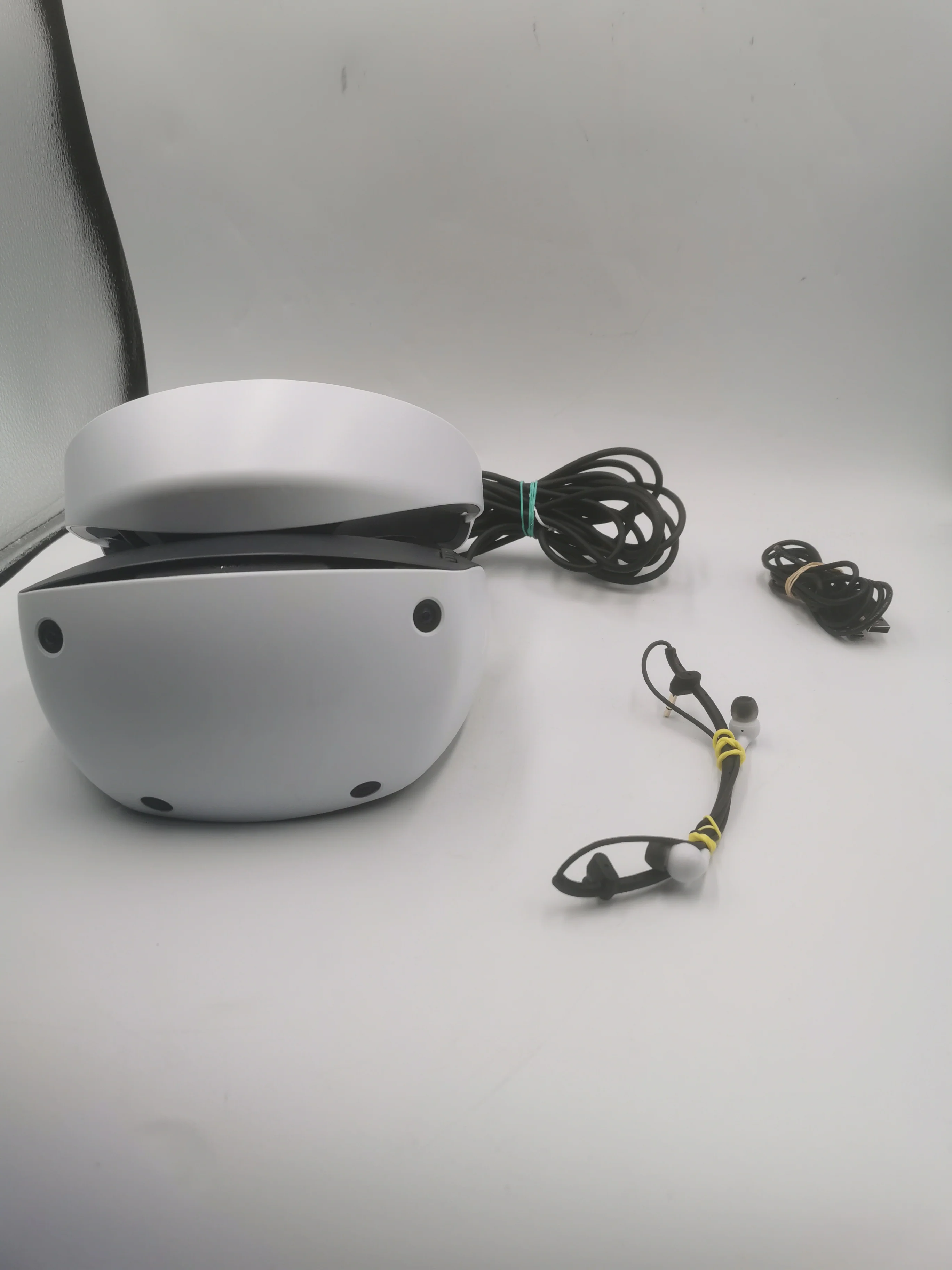 PlayStation VR2 Headset w/Sense Controllers (No Game), boxed - Image 3