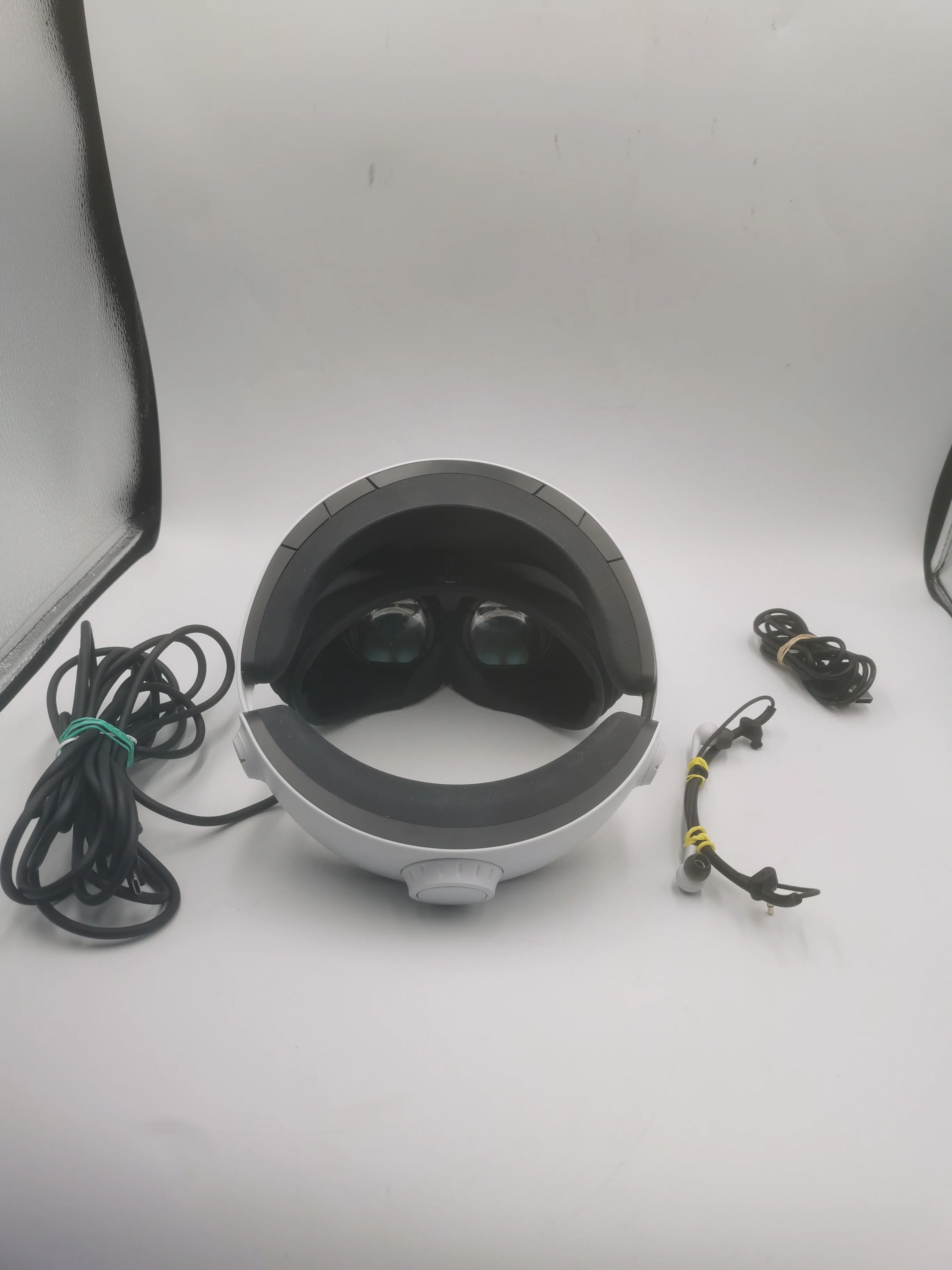 PlayStation VR2 Headset w/Sense Controllers (No Game), boxed - Image 4