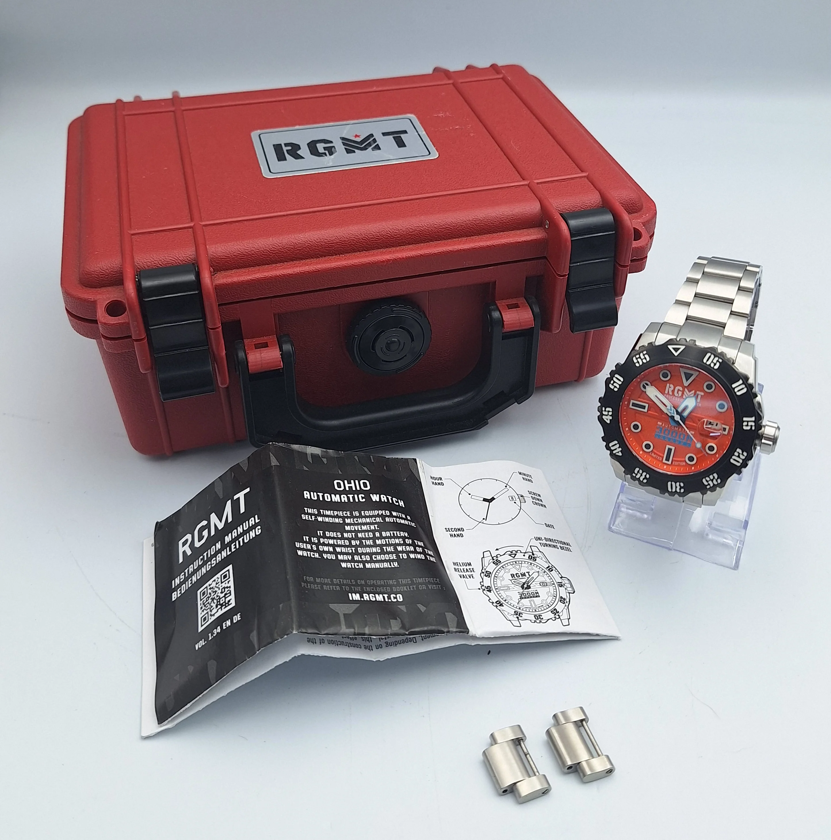 **DEAL** RGMT RG-8034 mens automatic 3000m stainless steel divers watch with extra links, papers and box