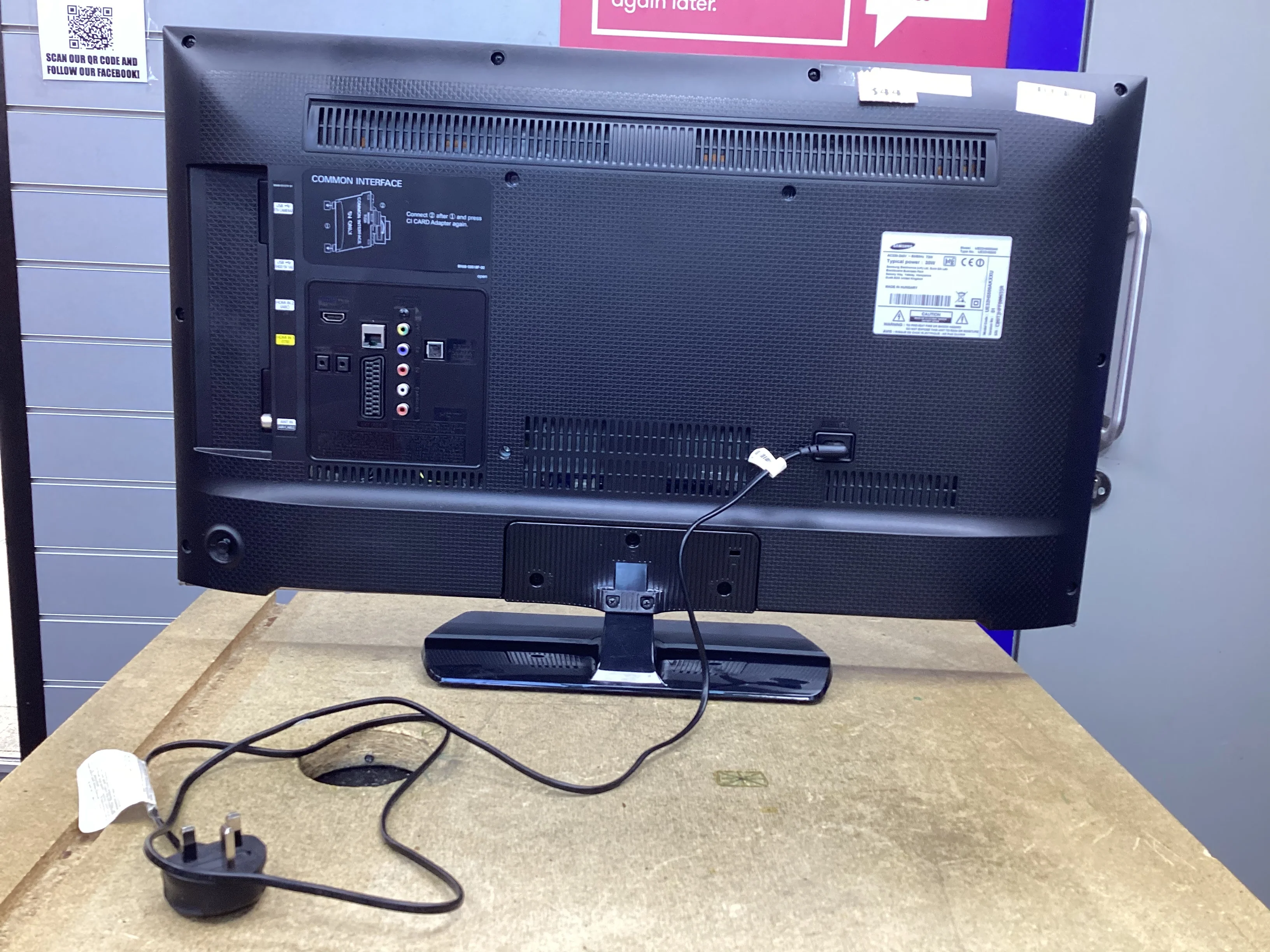 Samsung 32” TV - Image 2