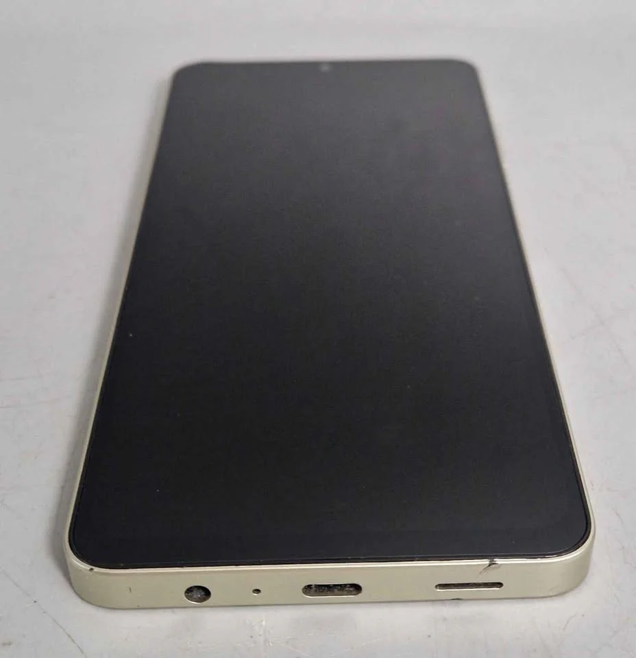 Samsung A06 64Gb Unlocked Gold - Image 3
