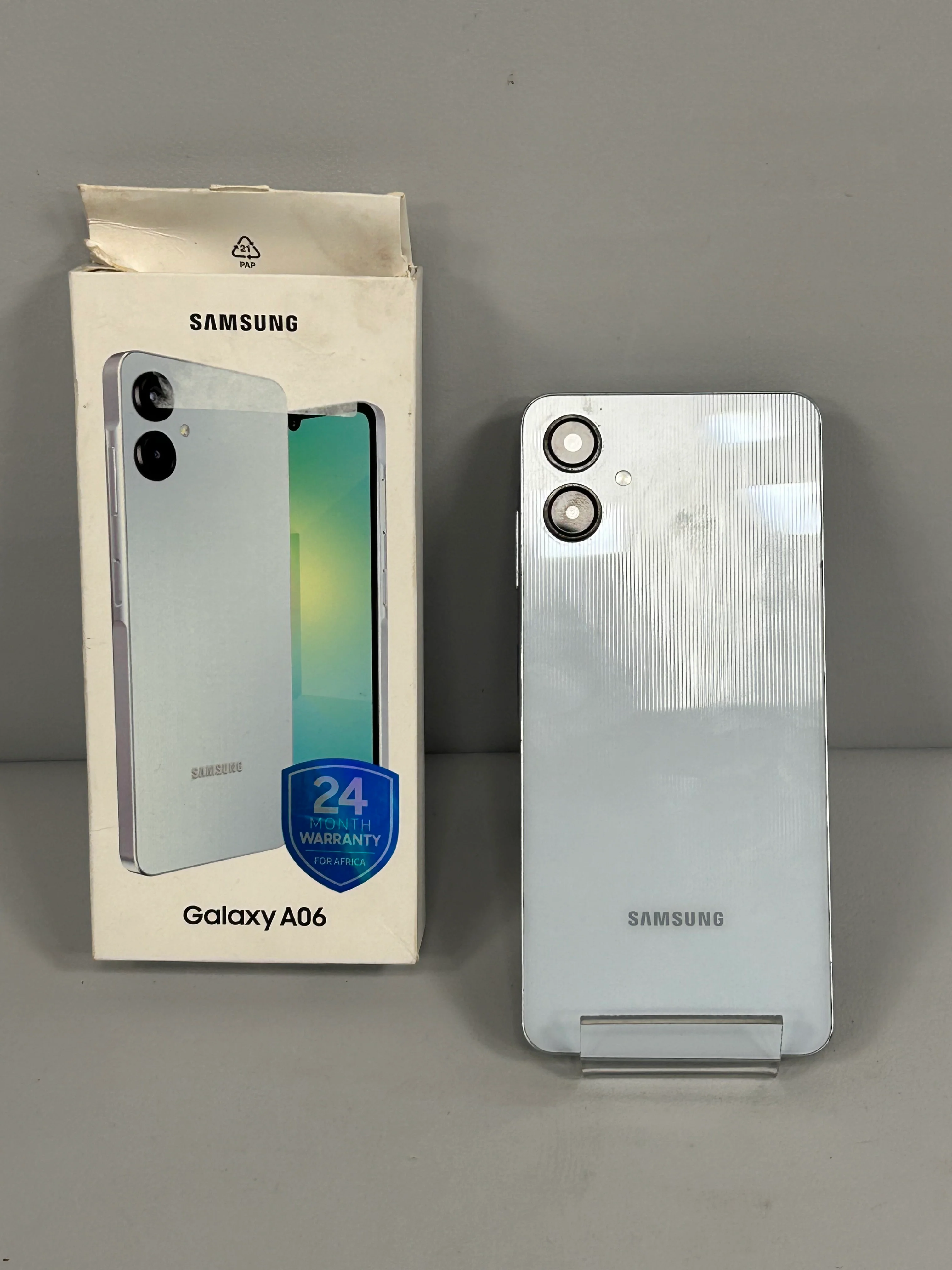 Samsung Galaxy A06 64GB White - Image 2