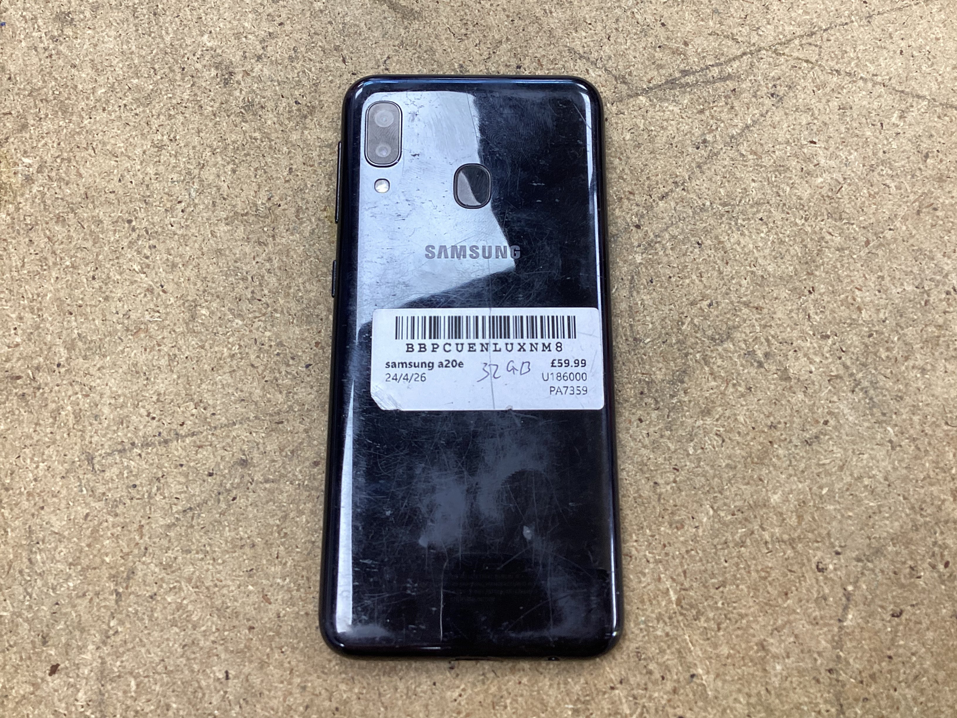 Samsung Galaxy A20e 32GB - Image 2