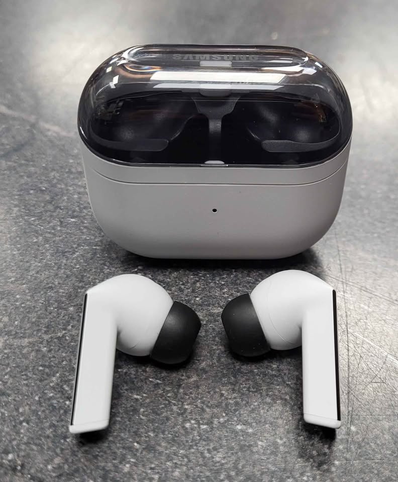 Samsung Galaxy Buds3 FE (SM-R420) - Grey - Image 2