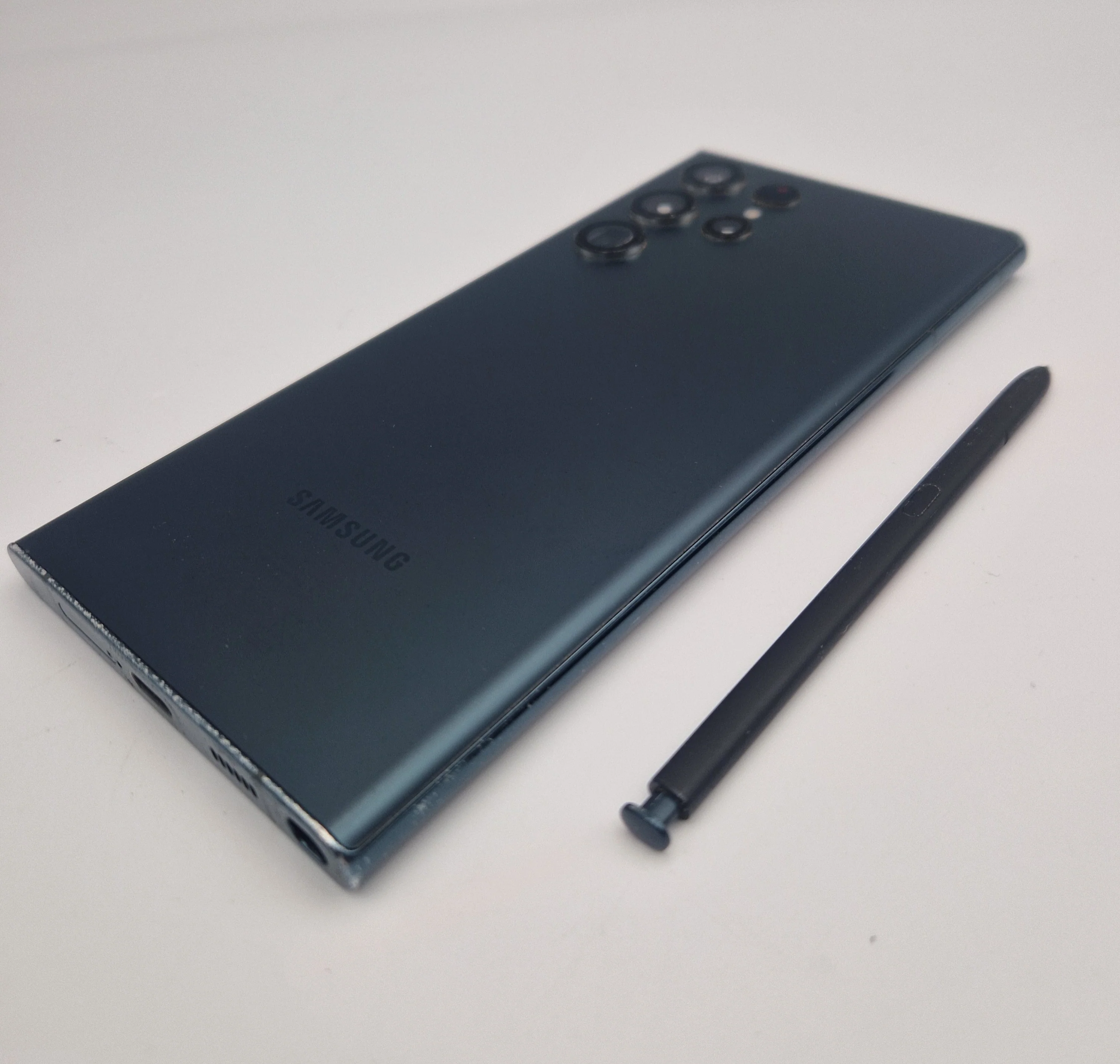 **DEAL** Samsung Galaxy S22 Ultra 5G 128GB green smartphone unlocked unboxed (surface scratches on screen) - Image 3