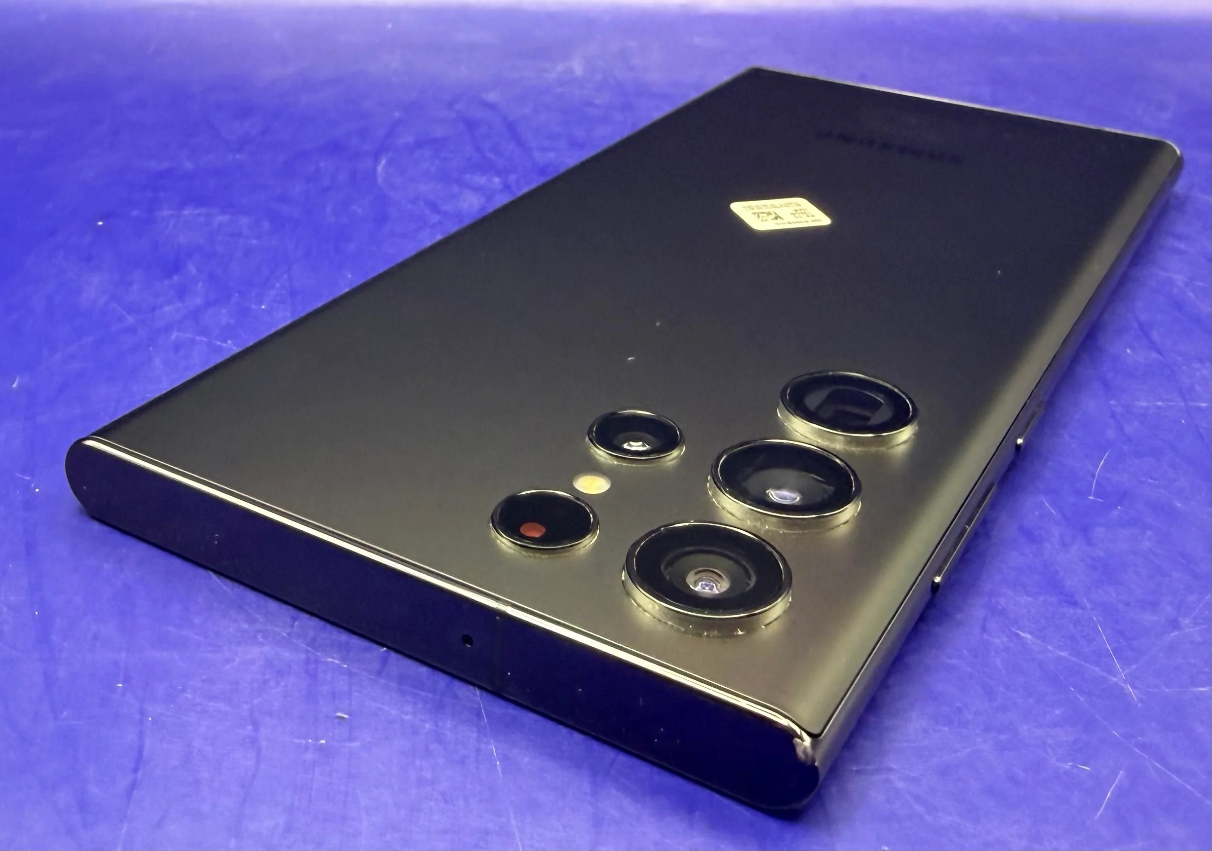 Samsung Galaxy S22 Ultra 5G 128GB Phantom Black Unlocked - Chesterfield - Image 3