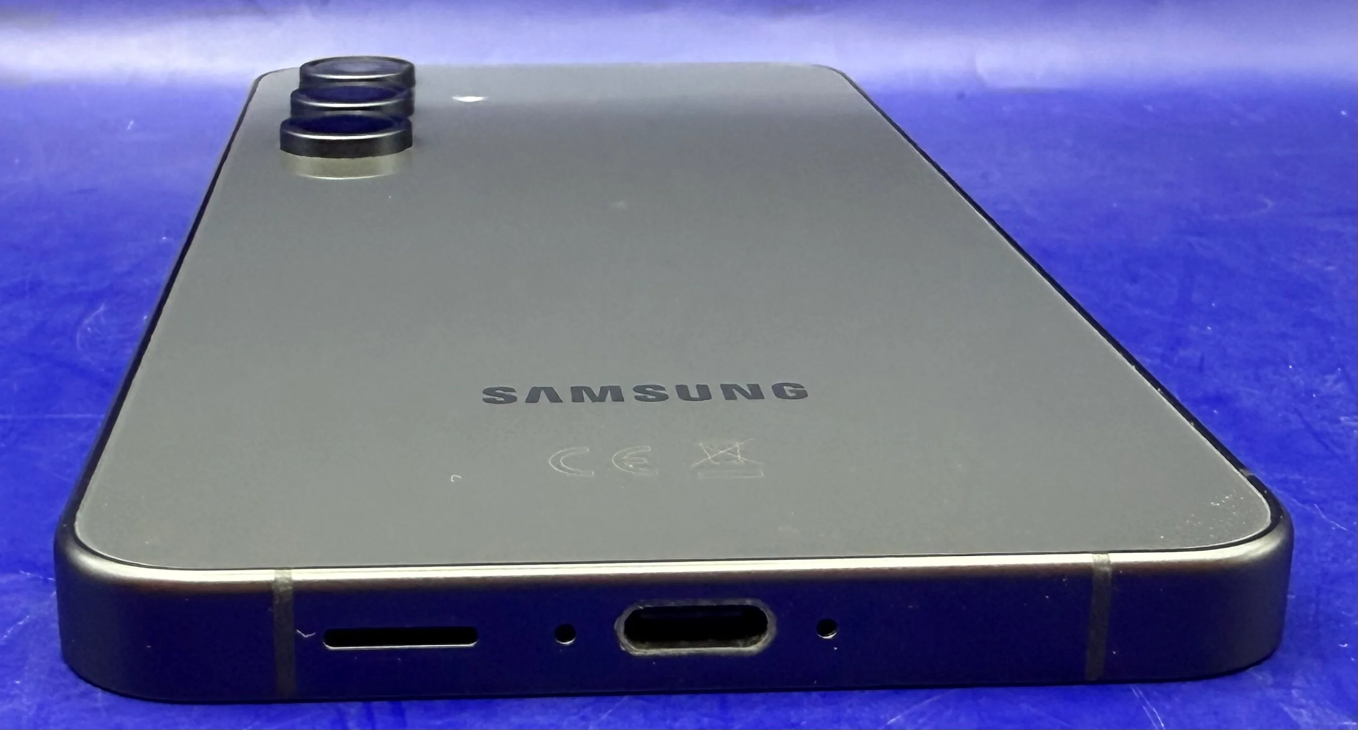 Samsung Galaxy S24 FE 128GB Graphite Unlocked - Chesterfield - Image 2