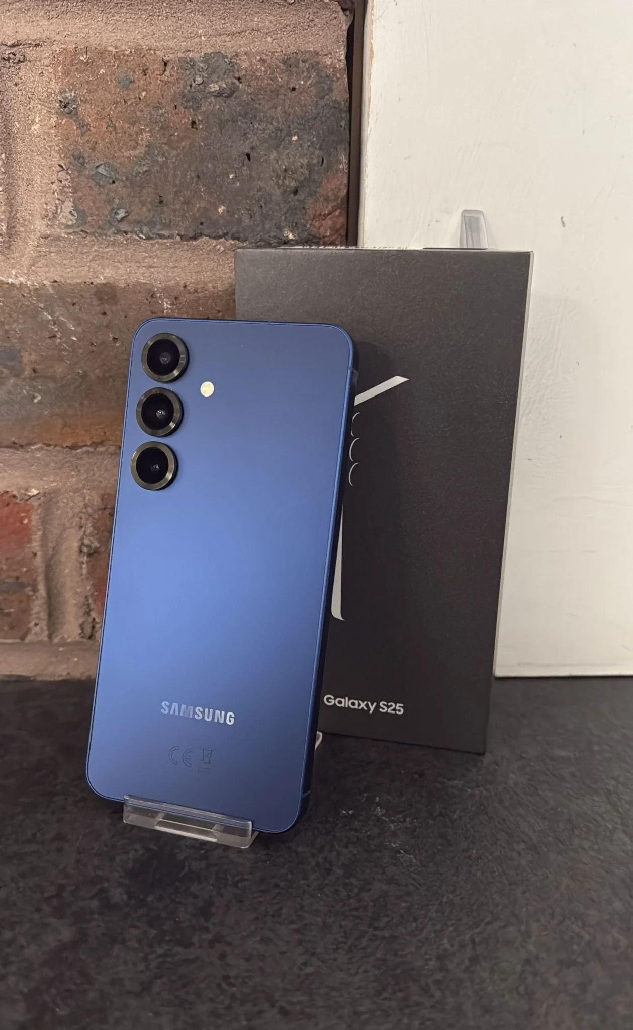 Samsung Galaxy S25 128GB Navy - Image 2