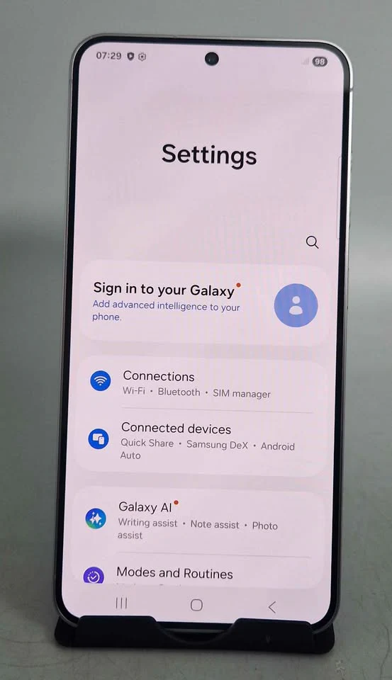 Samsung Galaxy S25 512GB Silver Shadow, Unlocked - Image 2