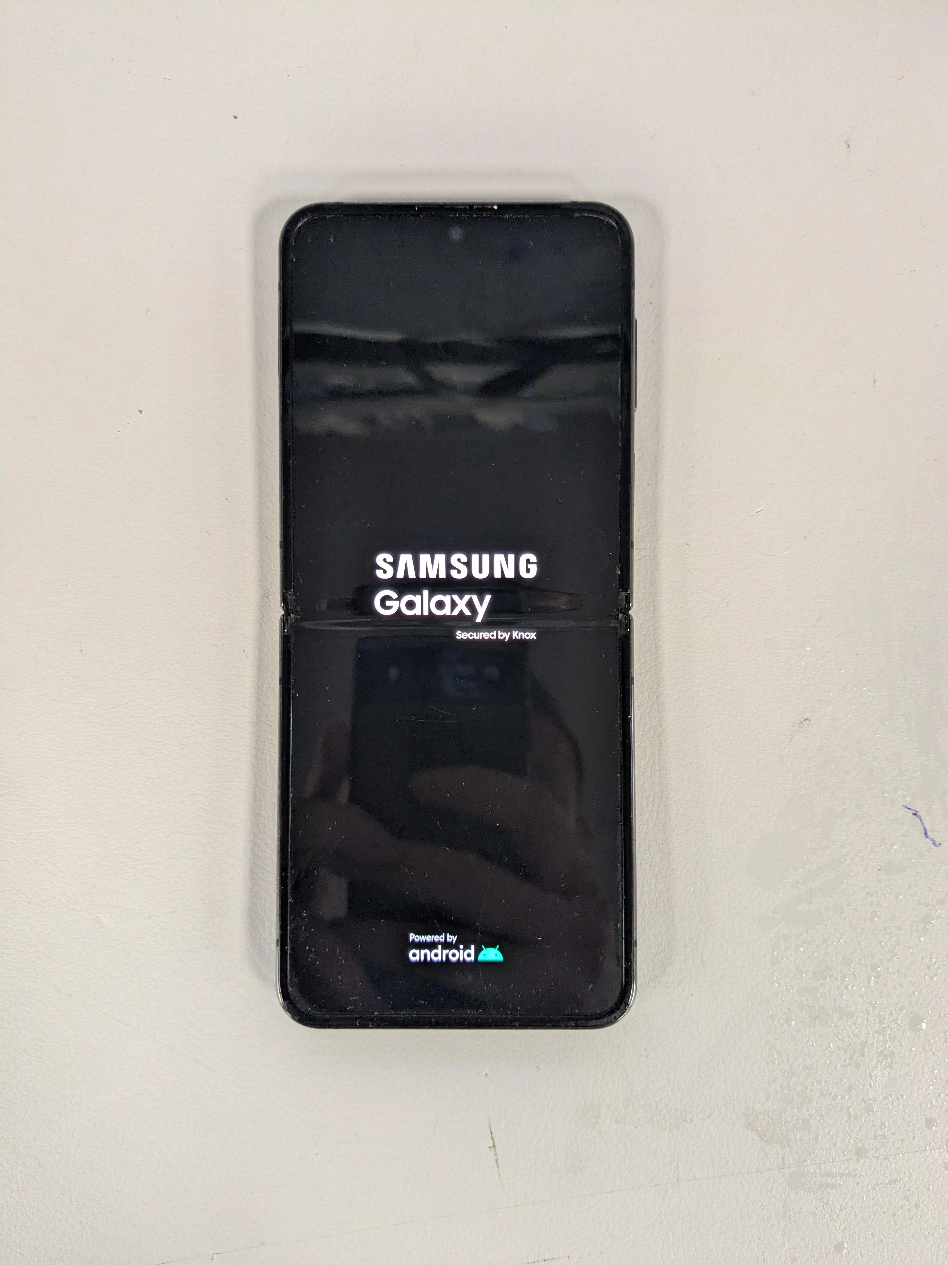Samsung Galaxy Z Flip4 128GB Any Network - Image 2