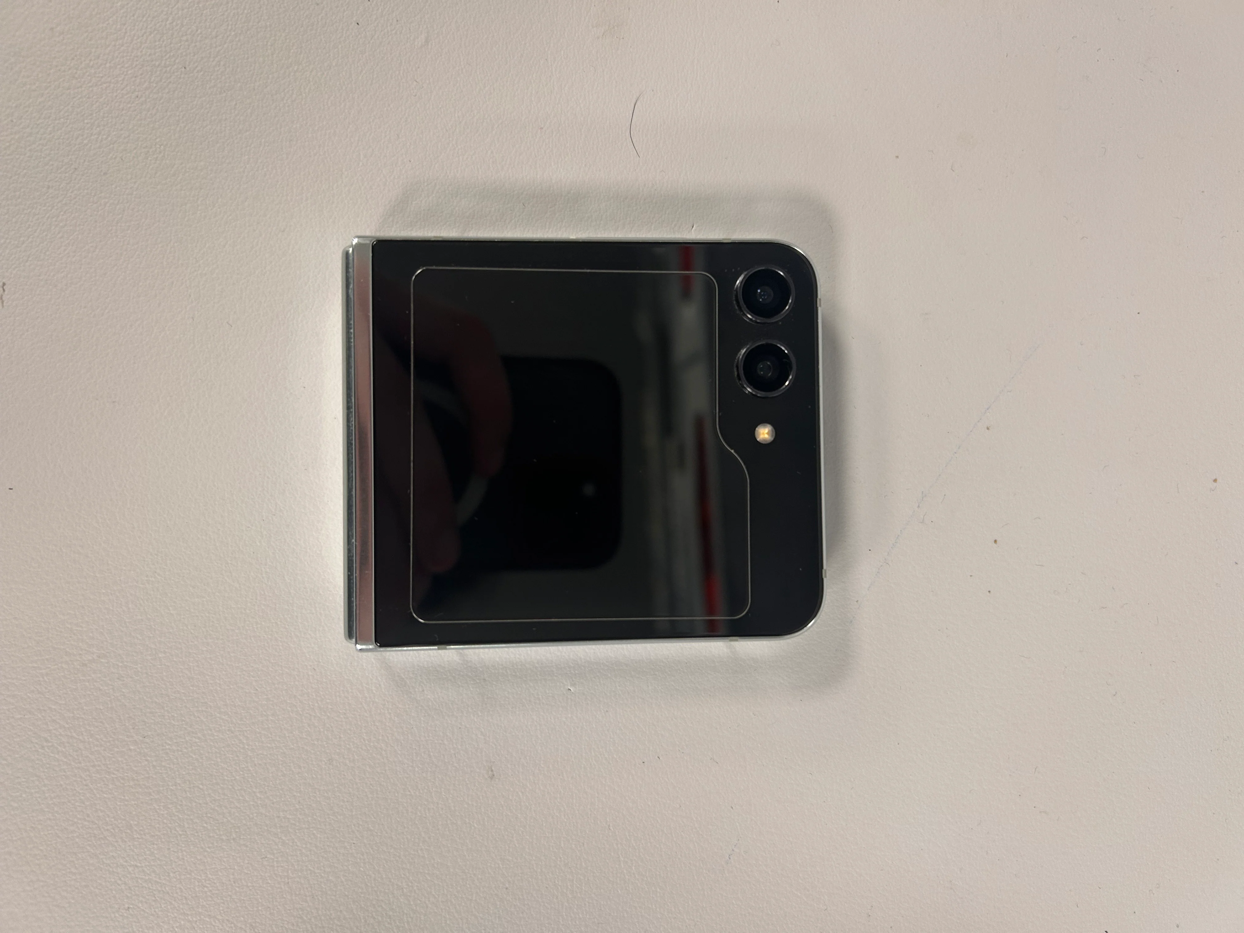 Samsung Galaxy Z Flip5 256GB - Image 3