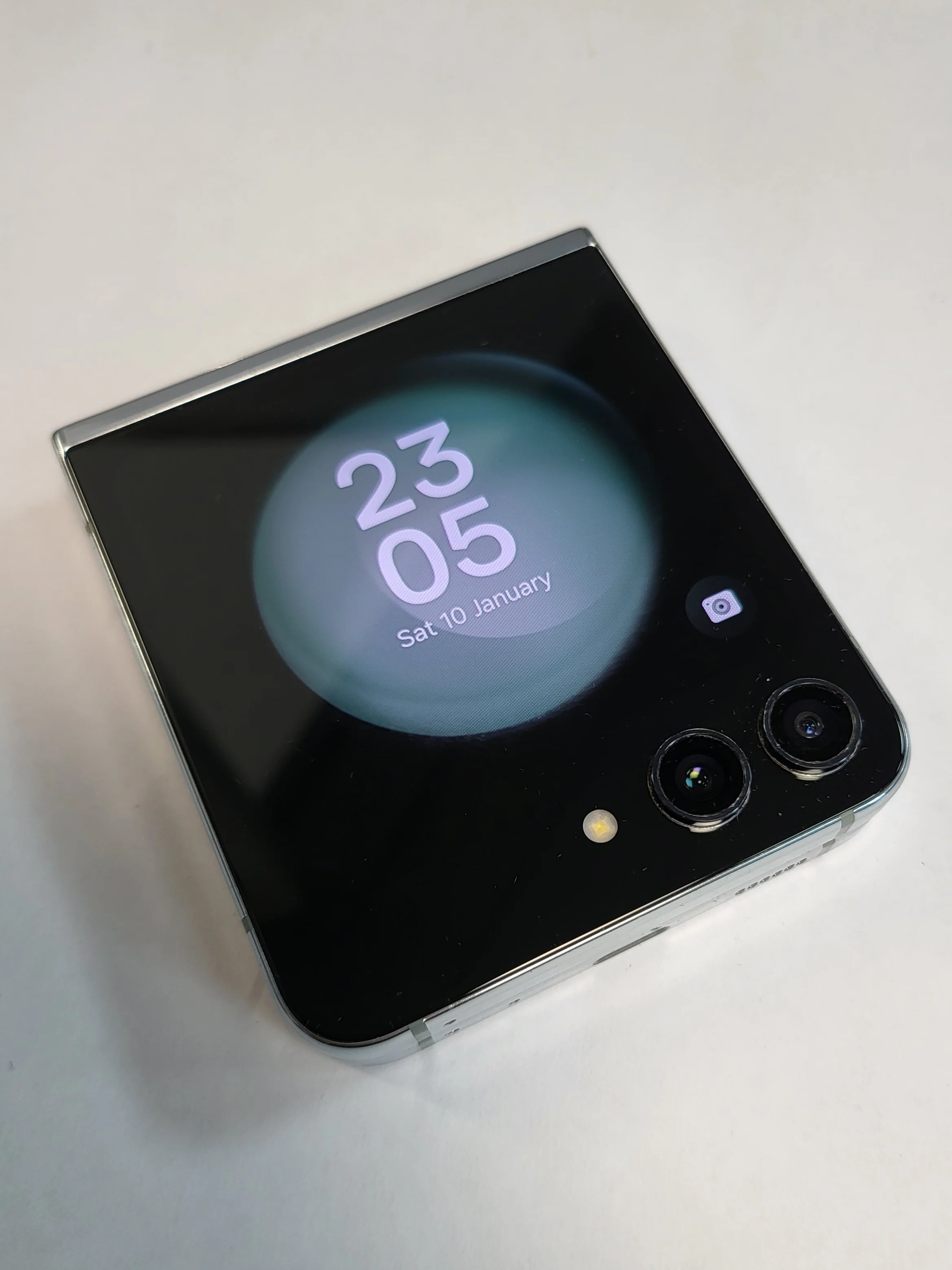 Samsung Galaxy Z Flip5 Mint - 256GB - Unlocked - Image 4