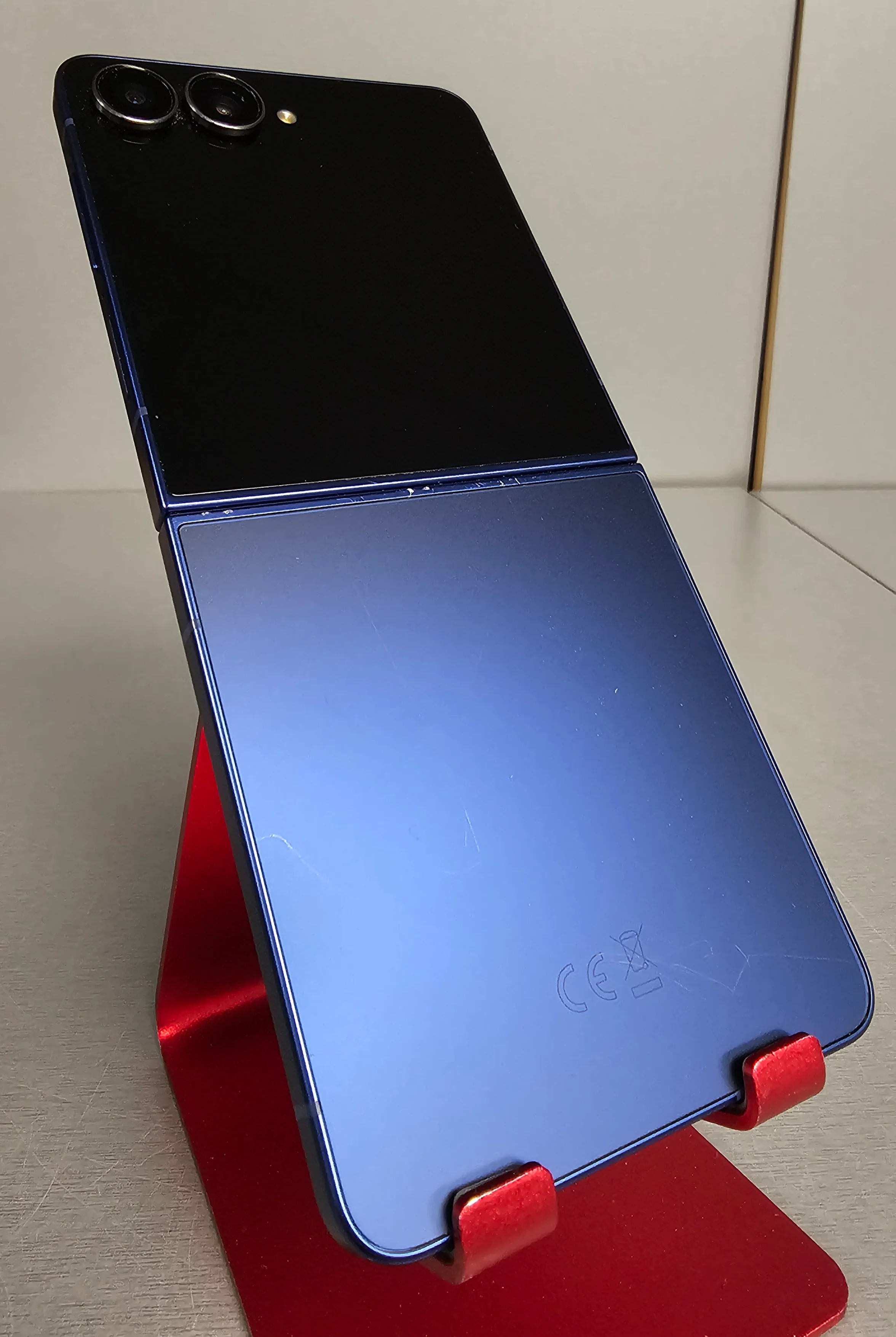 **Sale** Samsung Galaxy Z Flip7 (SM-F766B) 256GB Blue Shadow, Unlocked - Image 4