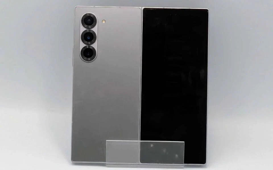 Samsung Galaxy Z Fold6, 512GB Silver Shadow, Unlocked Open To Any Network - Image 4