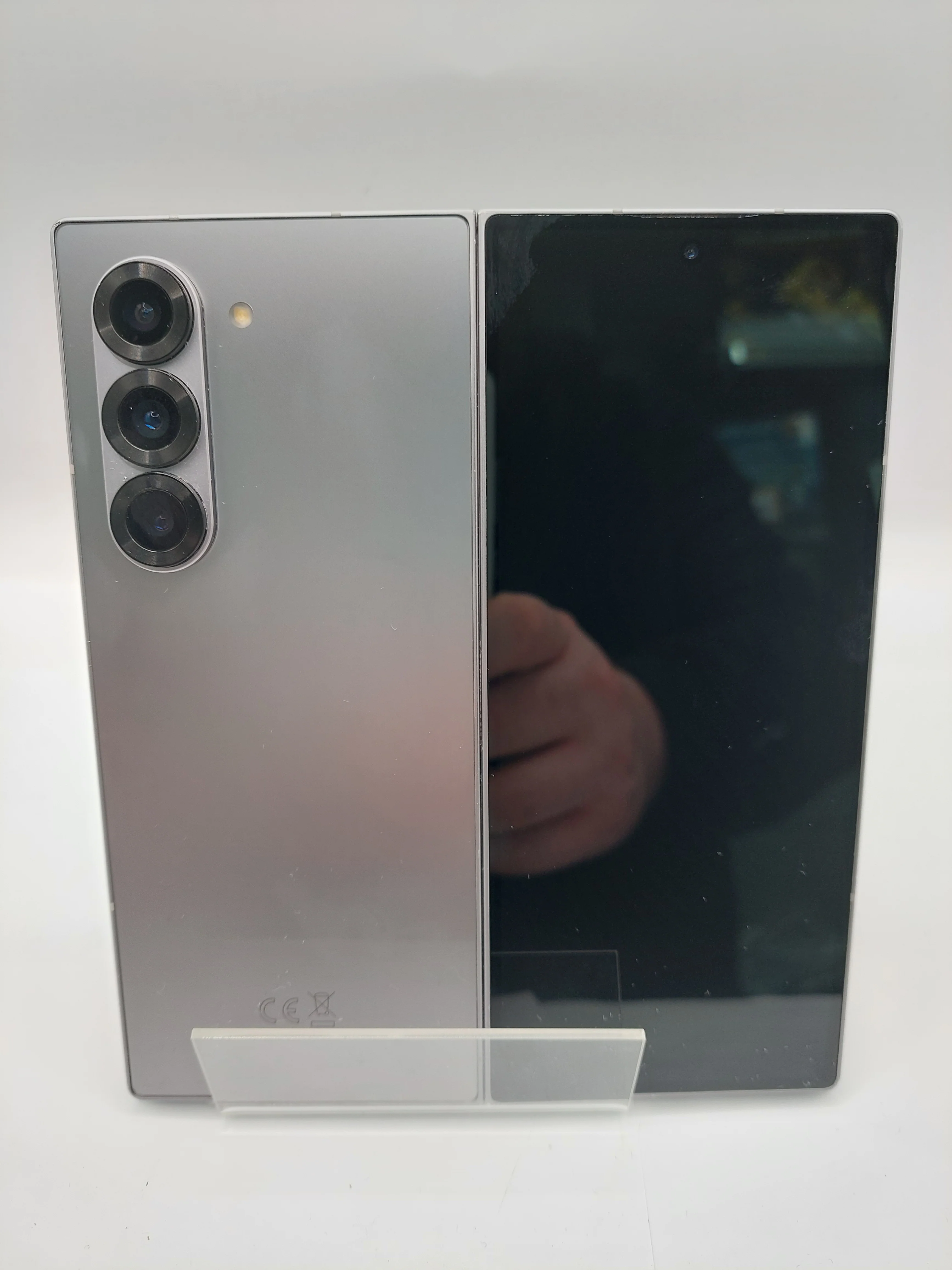 Samsung Galaxy Z Fold6 256GB Silver Shadow, Unlocked - Image 3